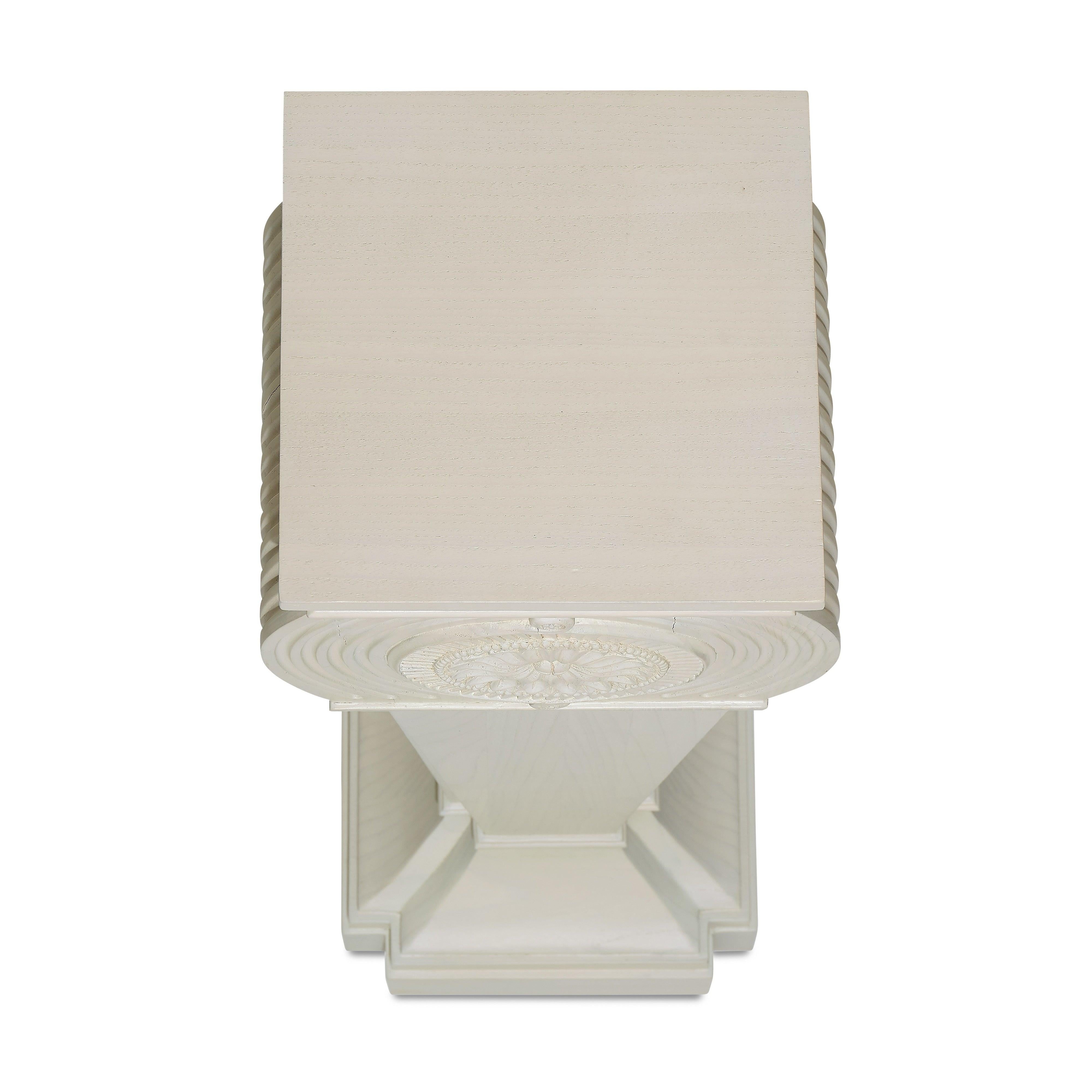 Bois Piédestal Gustave de Bunny Williams Home, blanc en vente