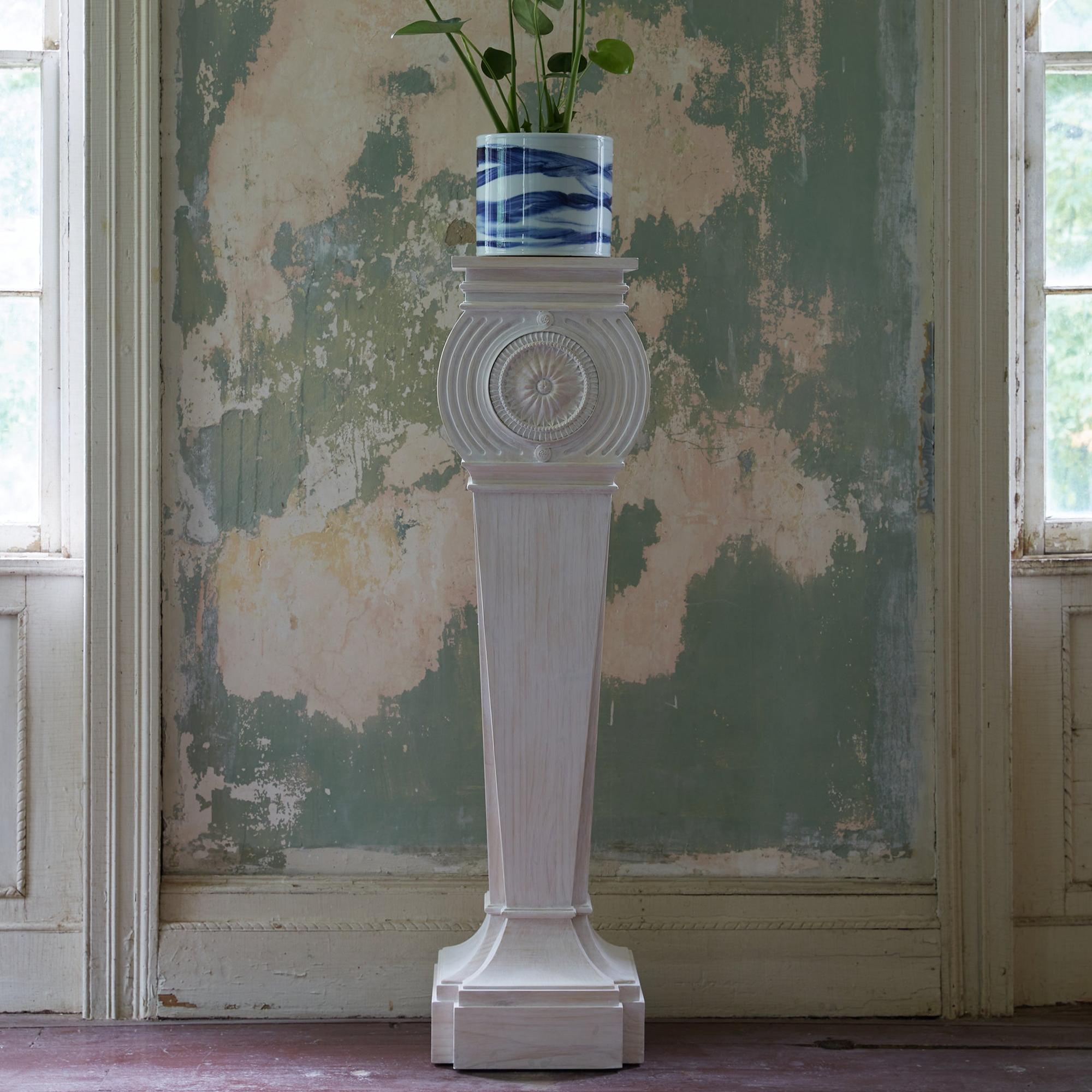 Piédestal Gustave de Bunny Williams Home, blanc en vente 1