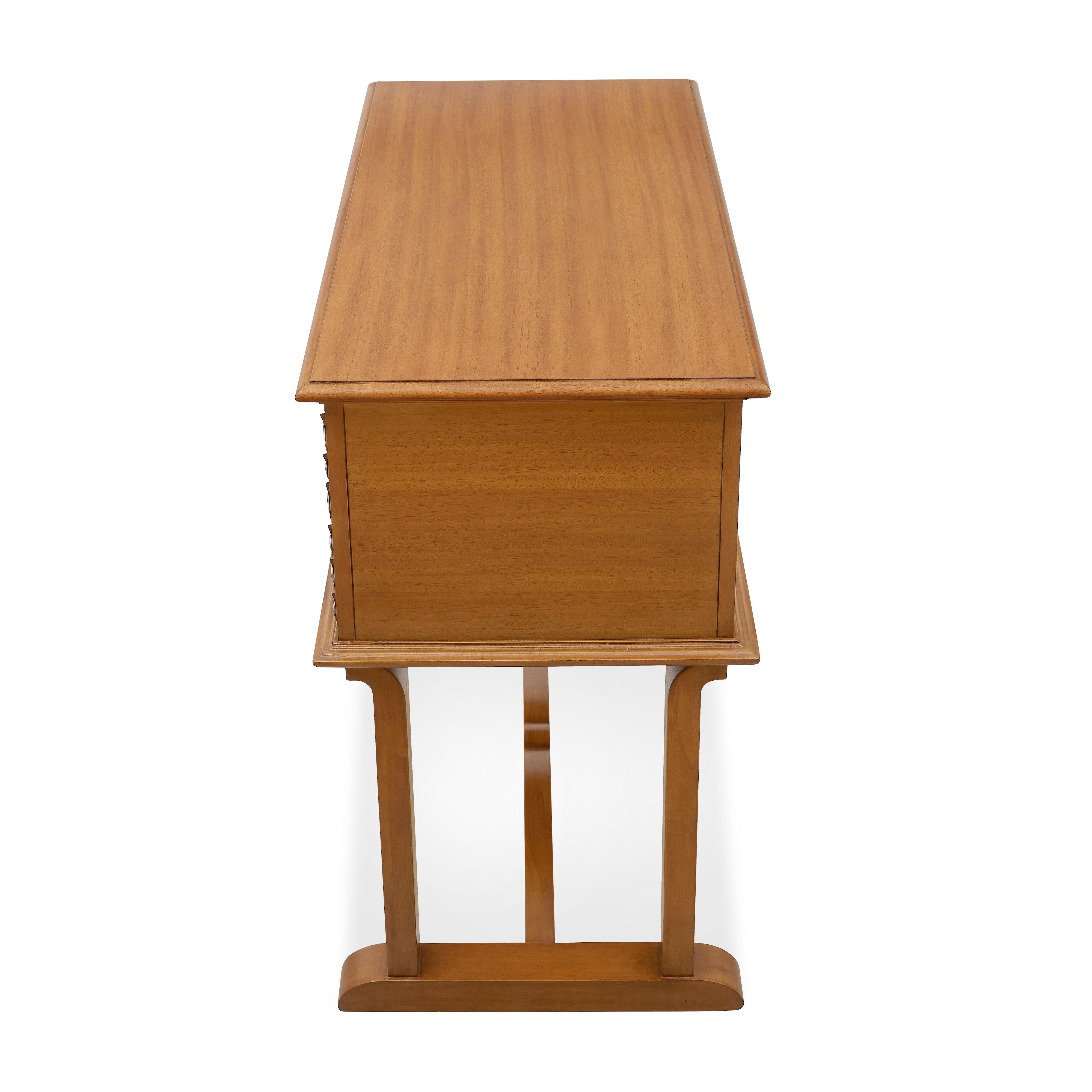 Bunny Williams Home Haverland Geschnitzte Konsole im Zustand „Neu“ im Angebot in New York, NY