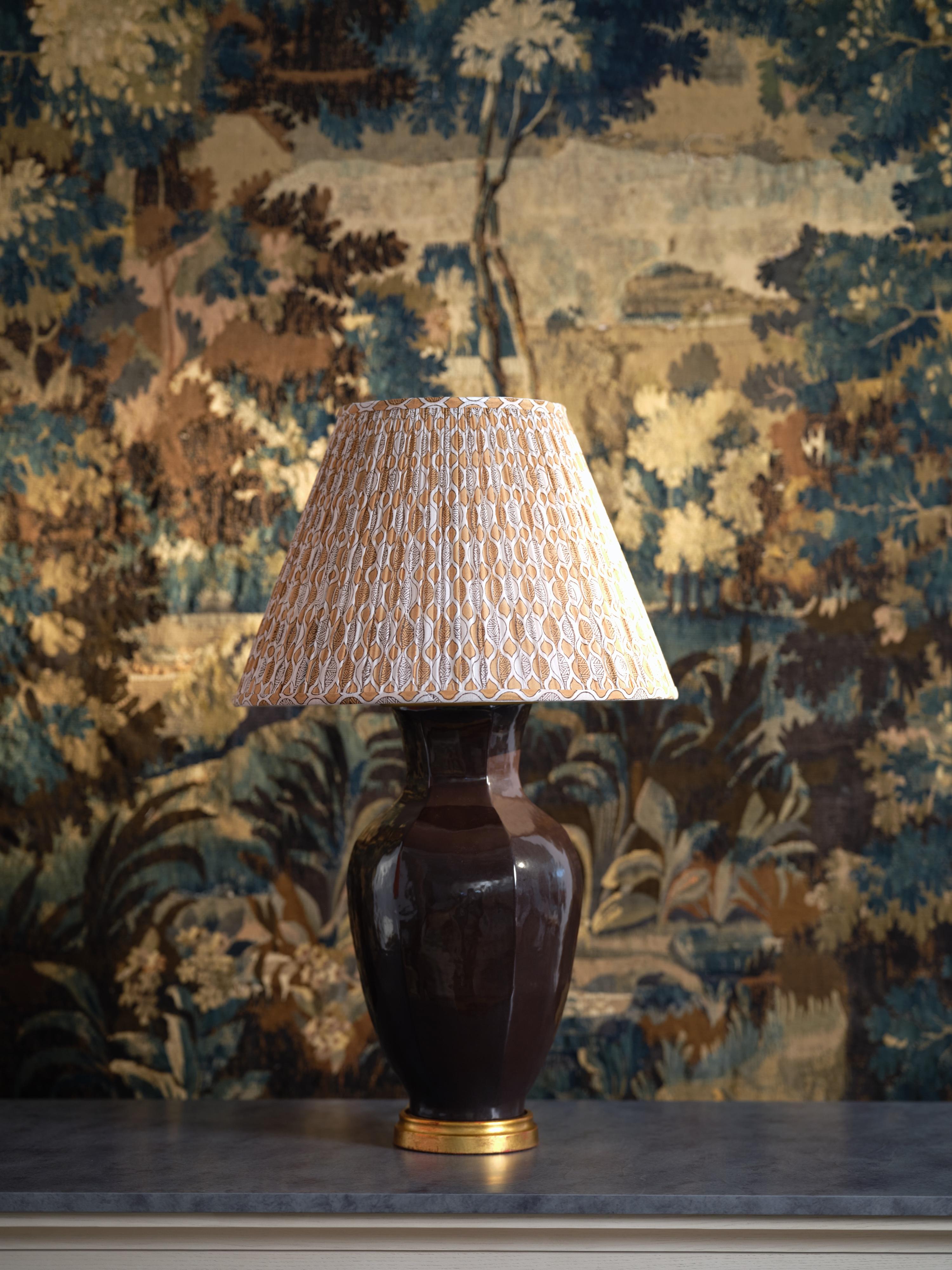 Doré Bunny Williams Home Lampe à poser Hive (Brown) en vente