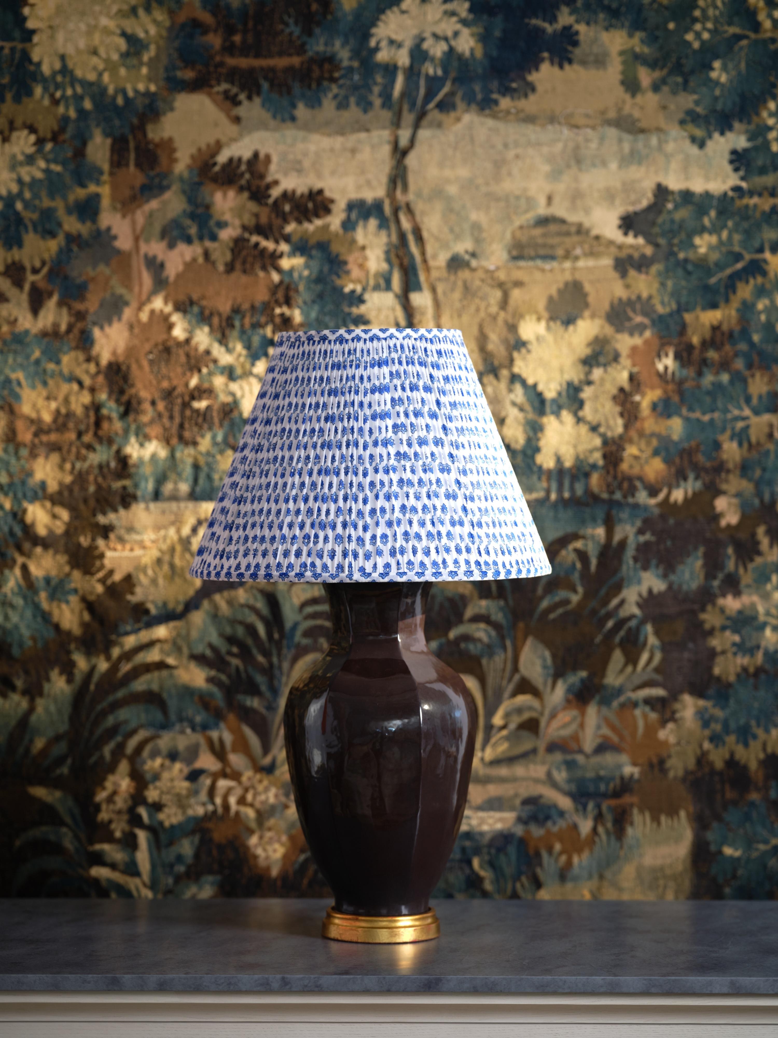 Céramique Bunny Williams Home Lampe à poser Hive (Brown) en vente