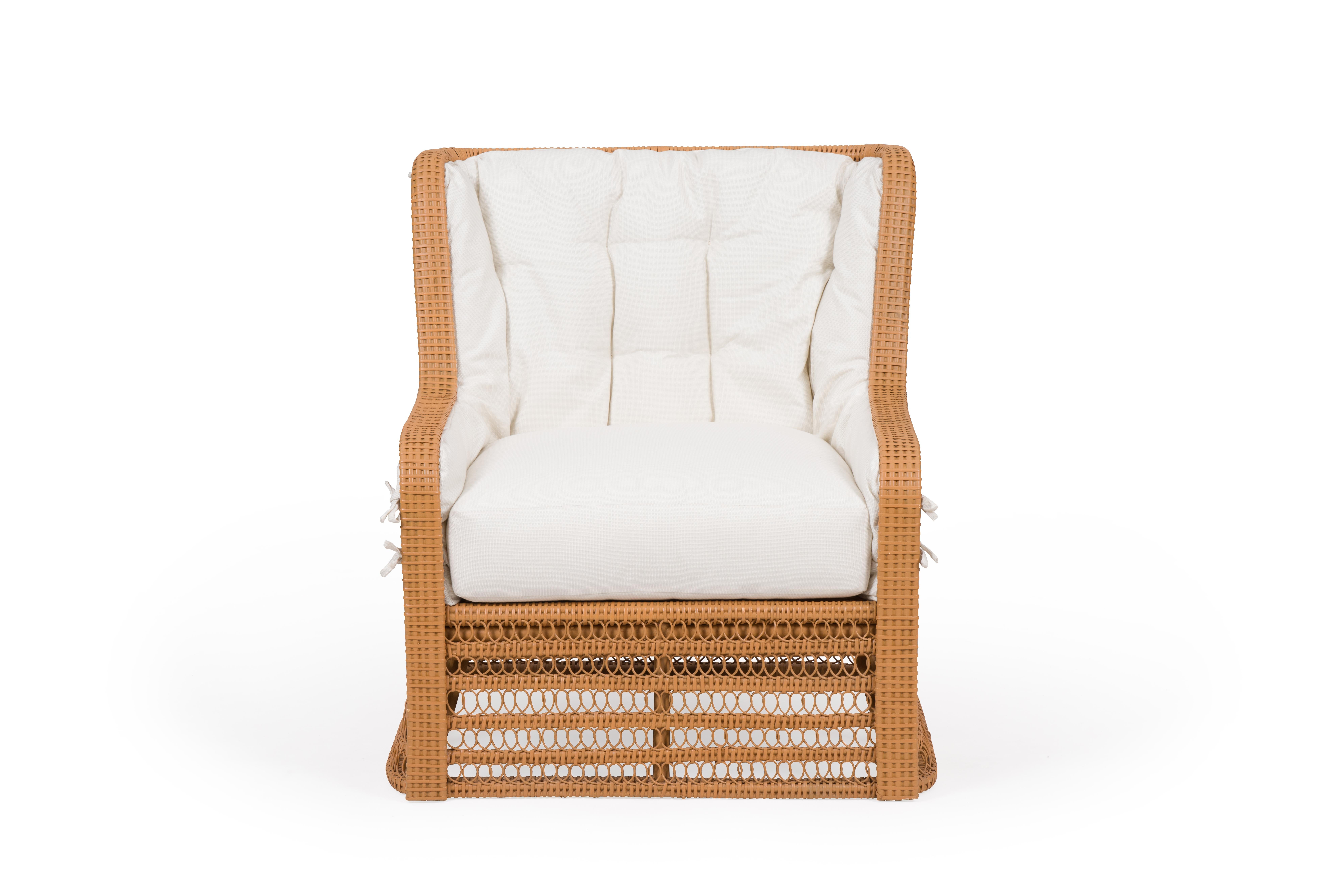 The Kinley Armchair is comfortably upholstered with tie-on seat and back cushions.

Overall dimensions: 33