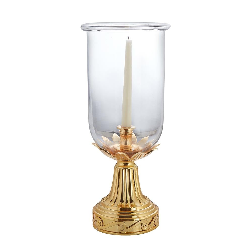 La luz de las velas es uno de los ingredientes favoritos de Bunny para crear una habitación acogedora, ya sea para leer a solas o para una cena para veinte. Nuestros Huracanes Lilly son grandiosos: una base con motivos ondulados sostiene un anillo