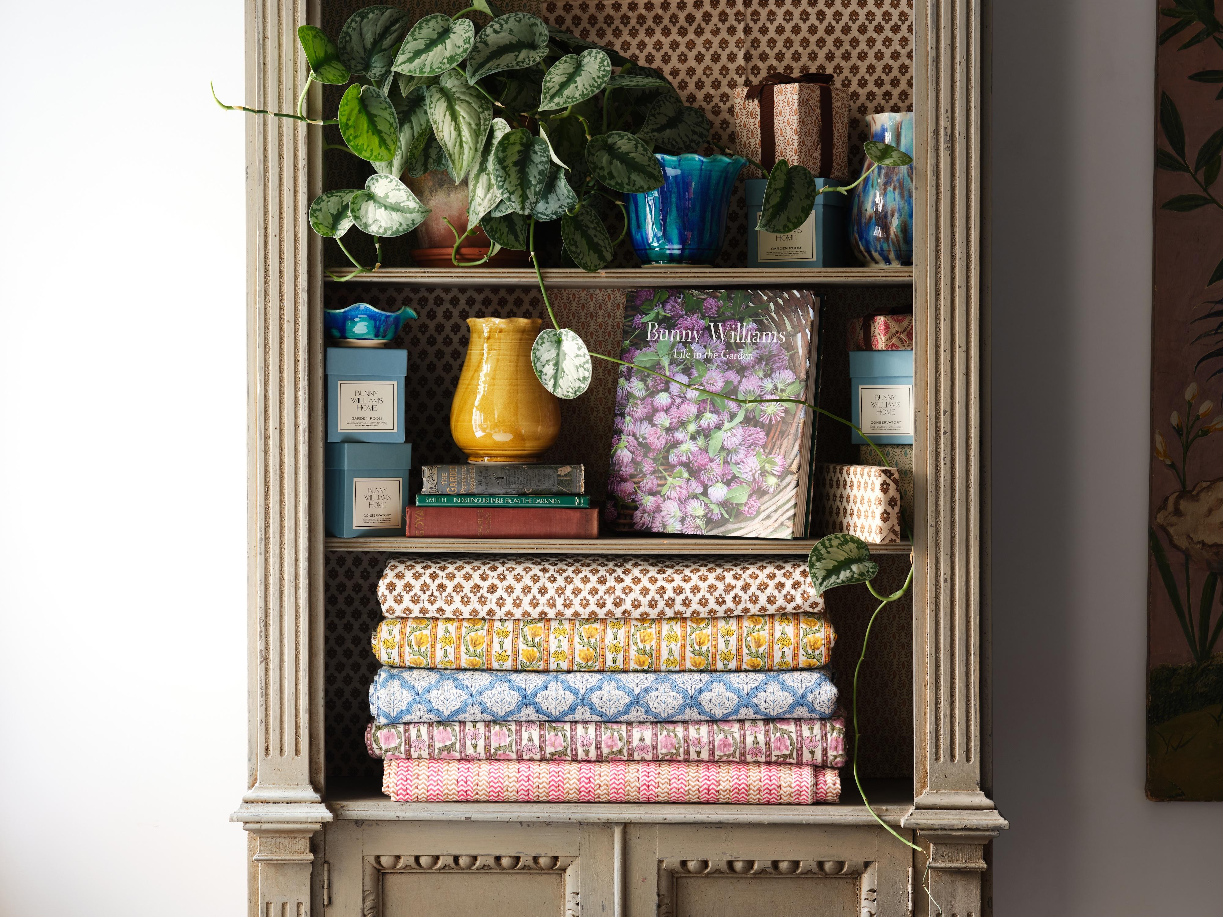 Fait main Bunny Williams Home - Plaid de canapé Lotus violet en vente