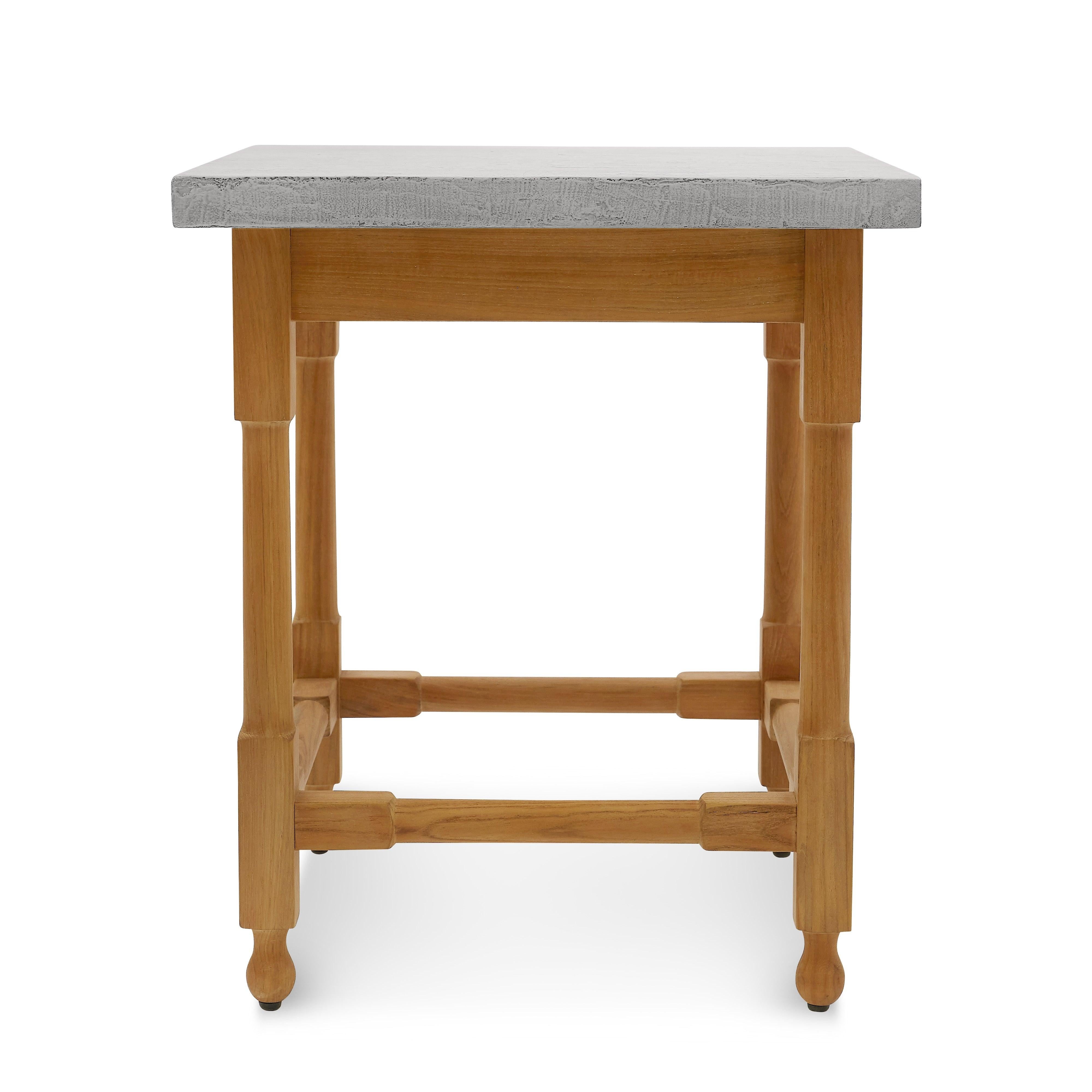 Indonésien Bunny Williams Home Table d'appoint VITA pour l'extérieur en vente
