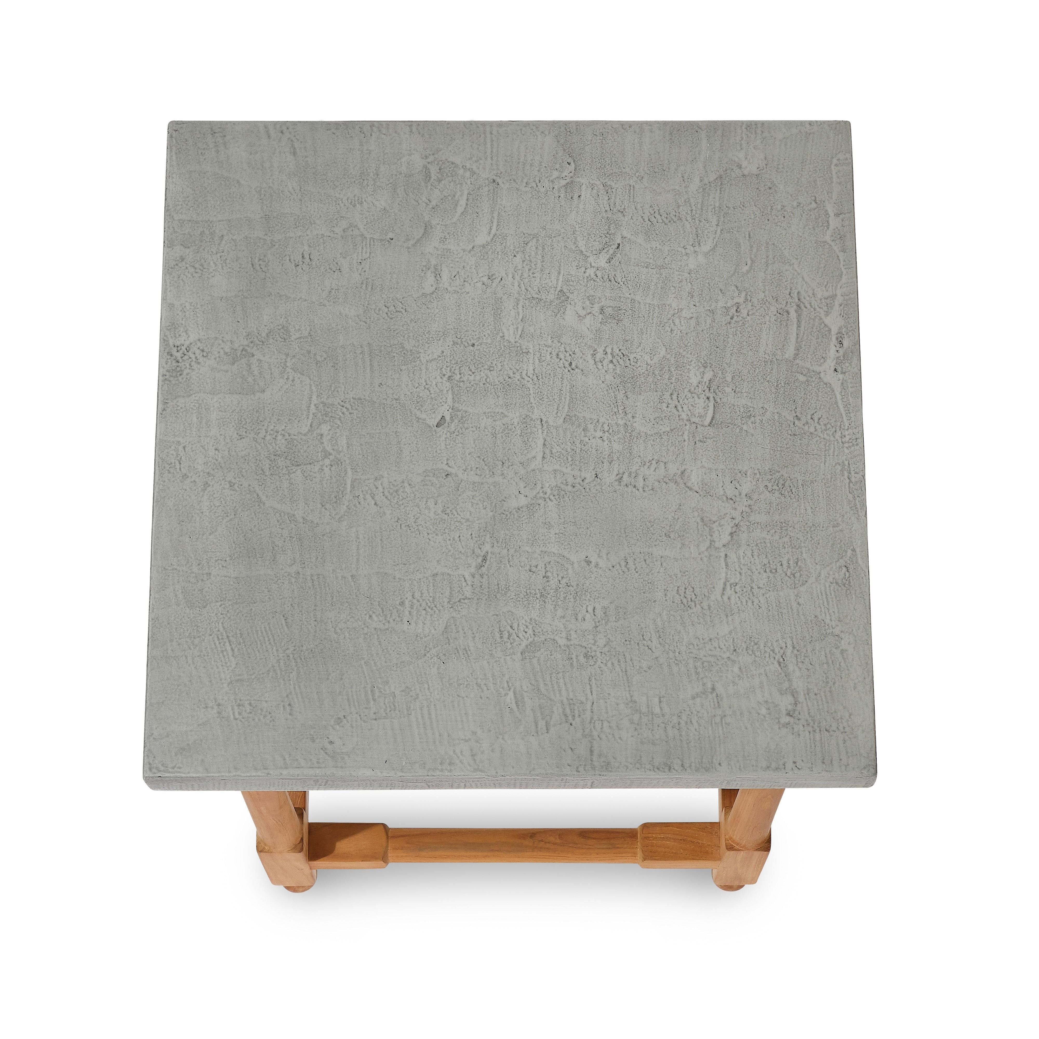 Bunny Williams Home Table d'appoint VITA pour l'extérieur Neuf - En vente à New York, NY