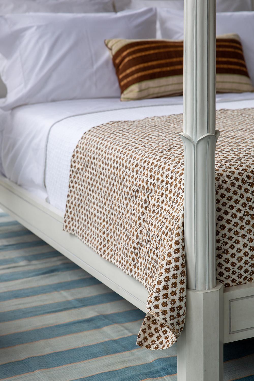 A soft, hand blocked reversible throw in our best-selling Wild Ginger pattern, with a charming vine pattern on its opposite side, with coordinating stitching. Reversible. 

Available in three sizes:
Sofa Throw 50” x 60”
Queen Bed Coverlet: 88