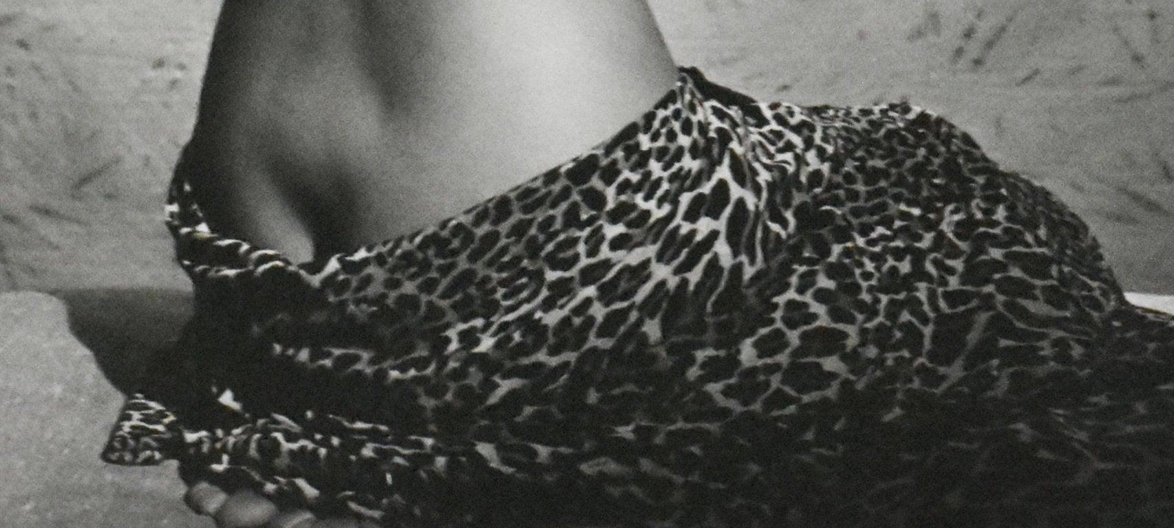 Bettie Page cepillándose el pelo, primera sesión en 1954 1