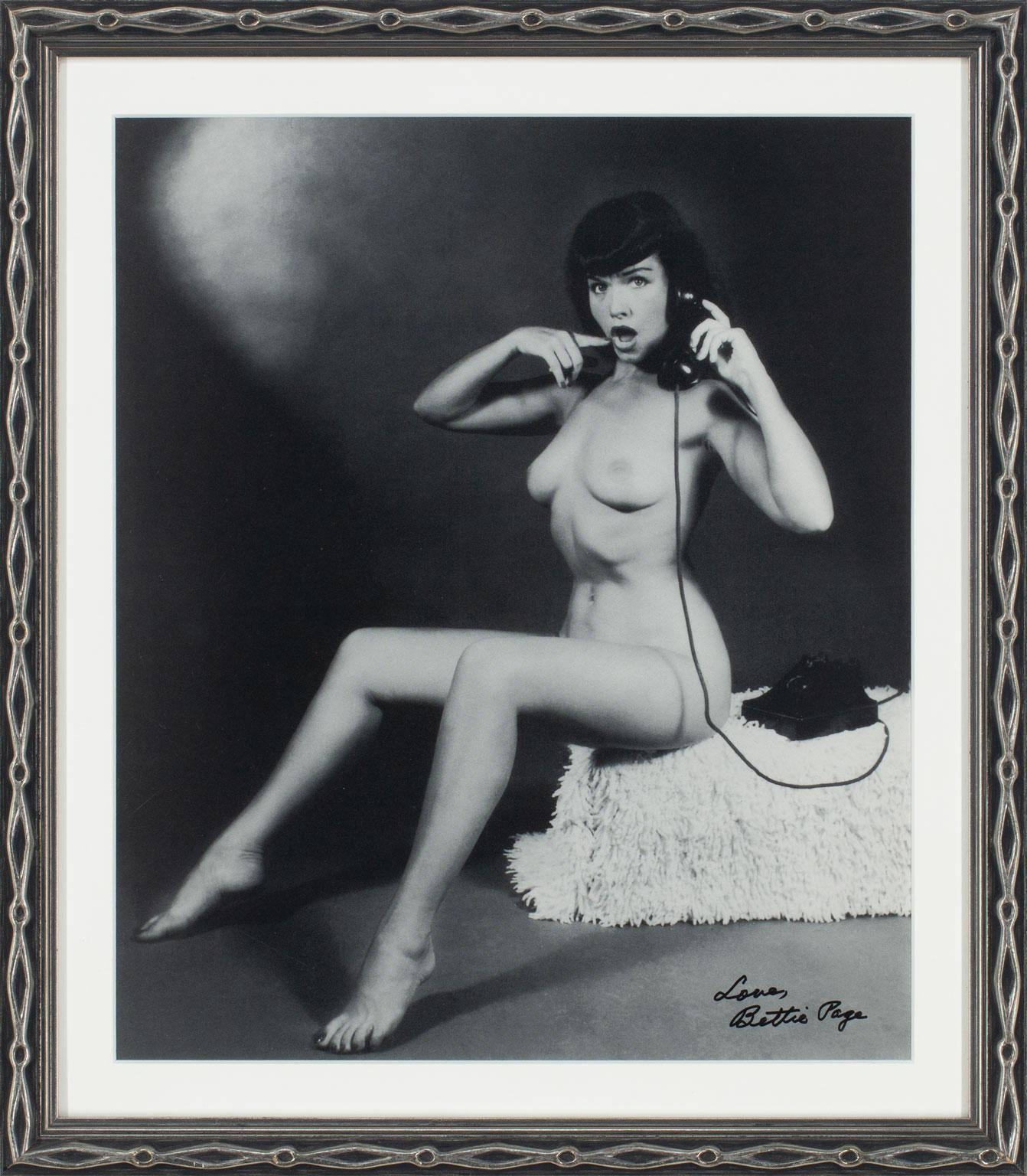 Collectional de Hughes Hefner : Photographie de Bettie Page signée par Bunny Yeager