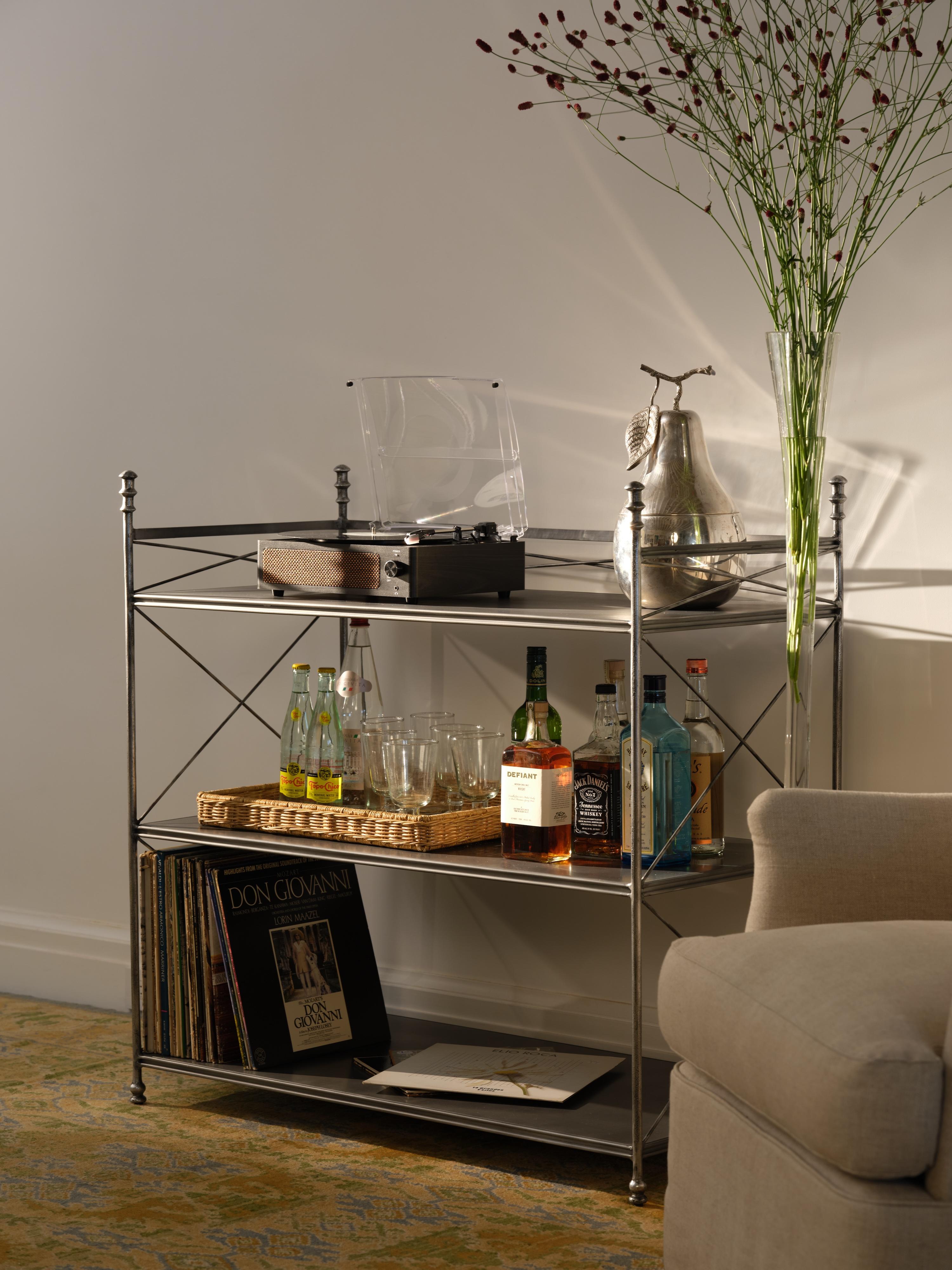 BunnyWilliams Home Mesa de bar Ziggy Aluminio en venta