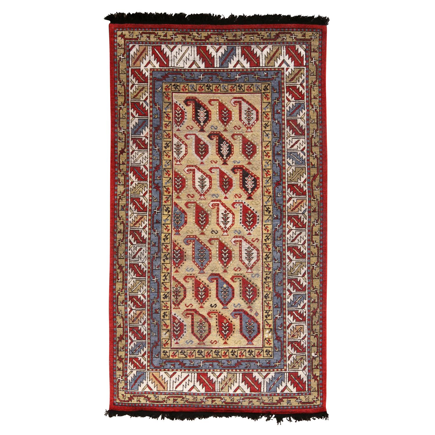 Tapis & Kilim's Burano en laine beige, or et rouge avec motifs Boteh et bleu 