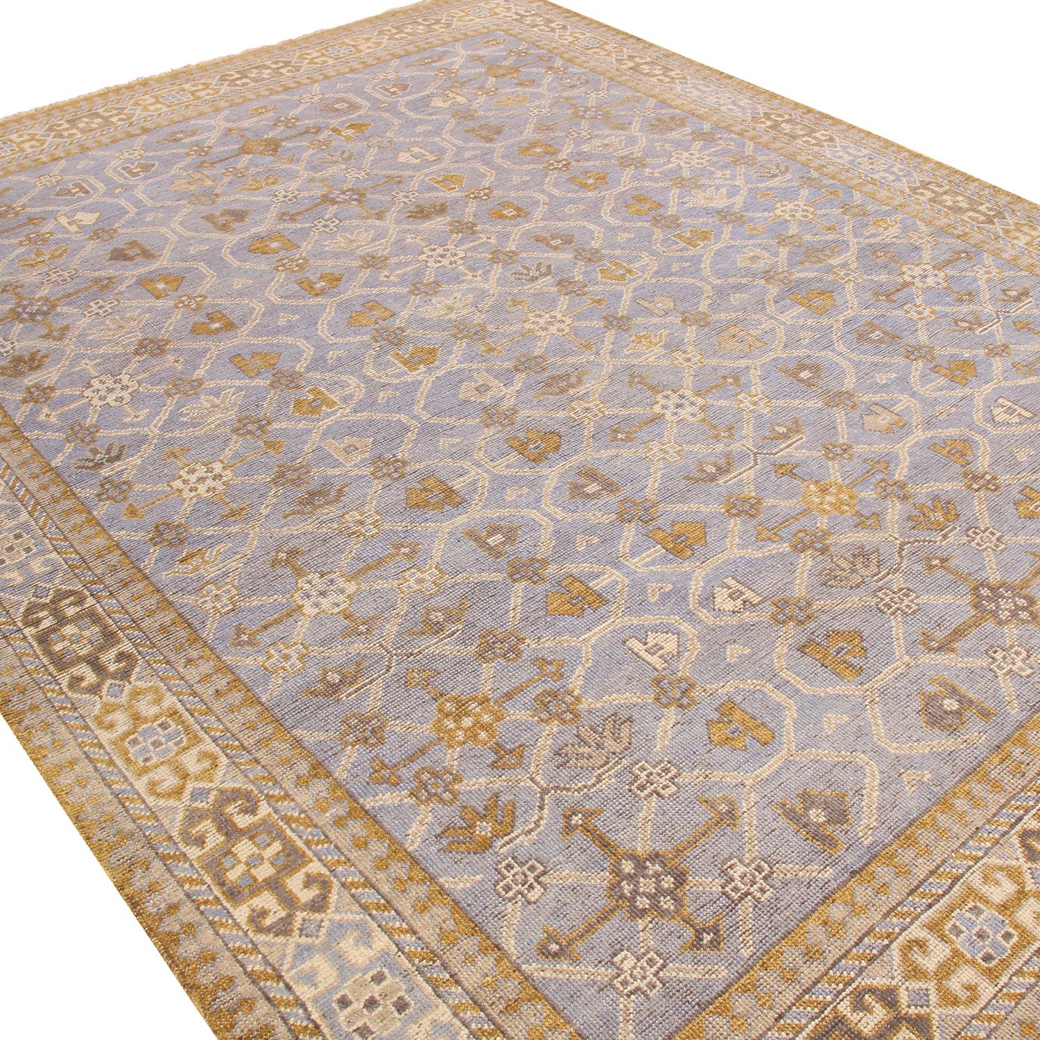 Hand knotted with high-quality wool in India, this rug originates from Rug & Kilim’s premier Burano collection, marrying a visually striking, luminous blue field background with an equally intricate beige border with ram’s Horn motifs, traditional