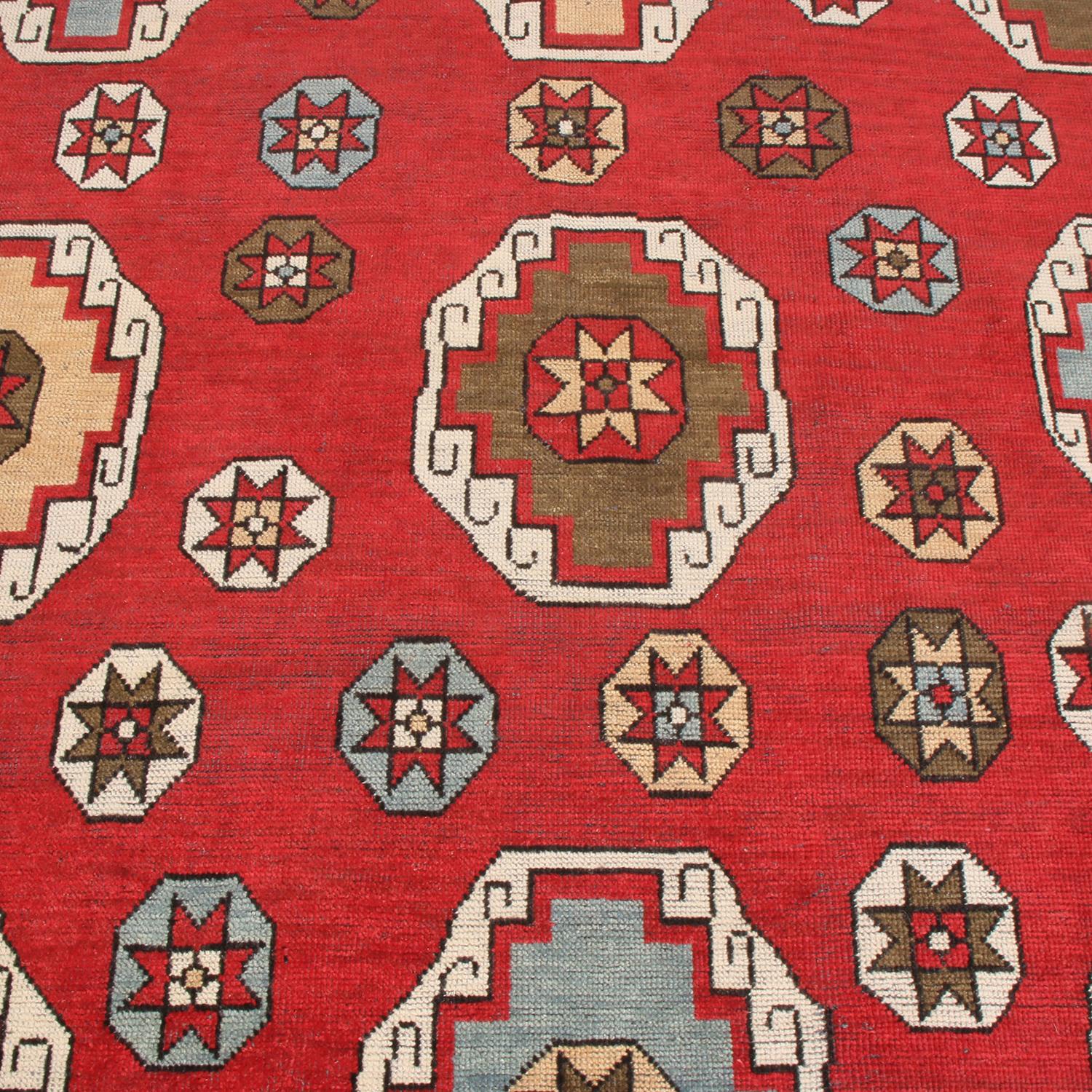 Mid-Century moderno Rug & Kilim - Tappeto di lana Burano rosso cremisi, blu e giallo in vendita
