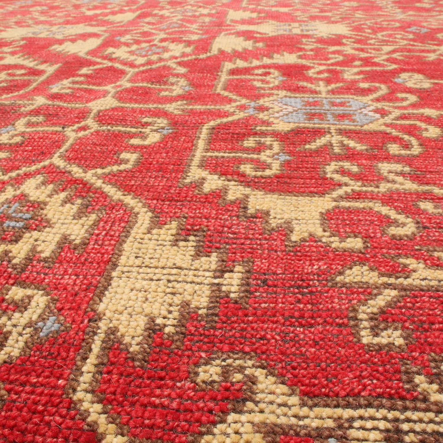 Burano Geometrischer Wollteppich in Rot und Blau mit beigefarbenen Feldakzenten (Handgeknüpft) im Angebot