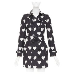 BURBERRY 2013 Laufsteg-Kollektion: Trenchcoat mit Herzmuster und doppelreihigem Verschluss aus der Sandringham-Kollektion, Größe S