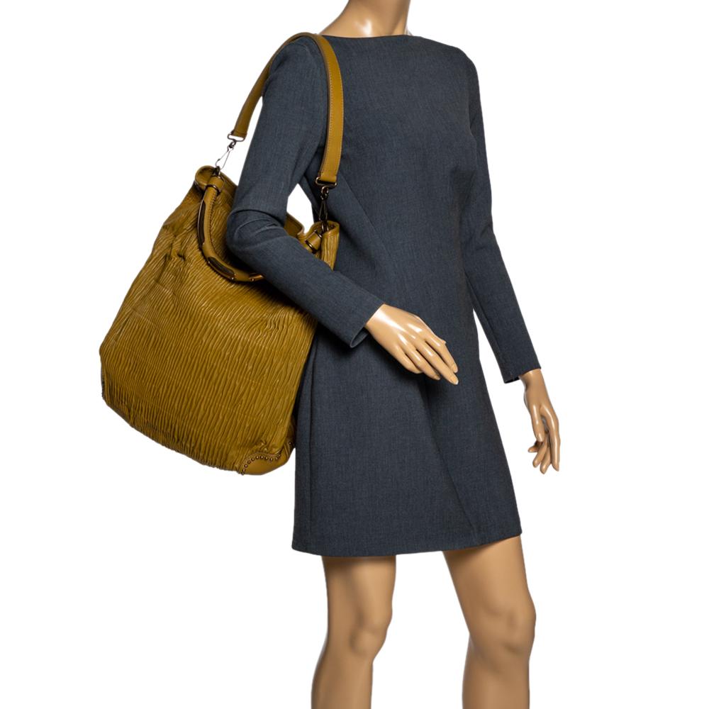 Simple yet luxurious in design, this hobo from Burberry definitely needs to be in your closet. The Hadwin hobo is crafted from leather and spells creative excellence. It features a single handle and a spacious nylon interior that will hold all your