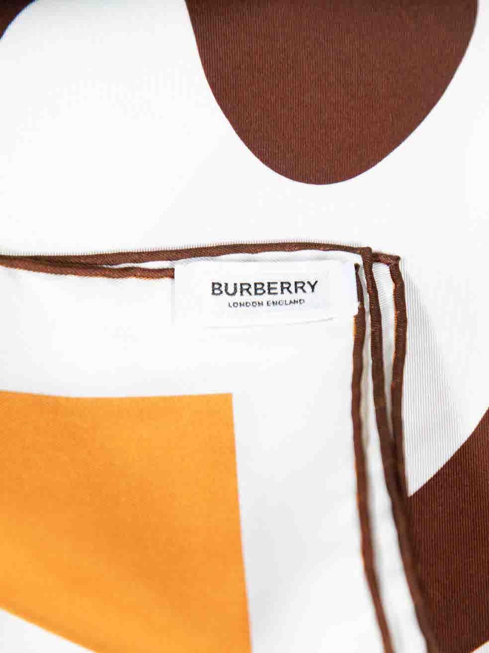 Burberry 'AoBurberrys'Ao Écharpe imprimée avec logo en vente 2