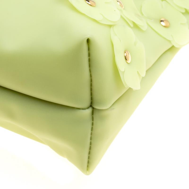 Burberry Apple Green PVC Petal in Flowers Clutch Damen