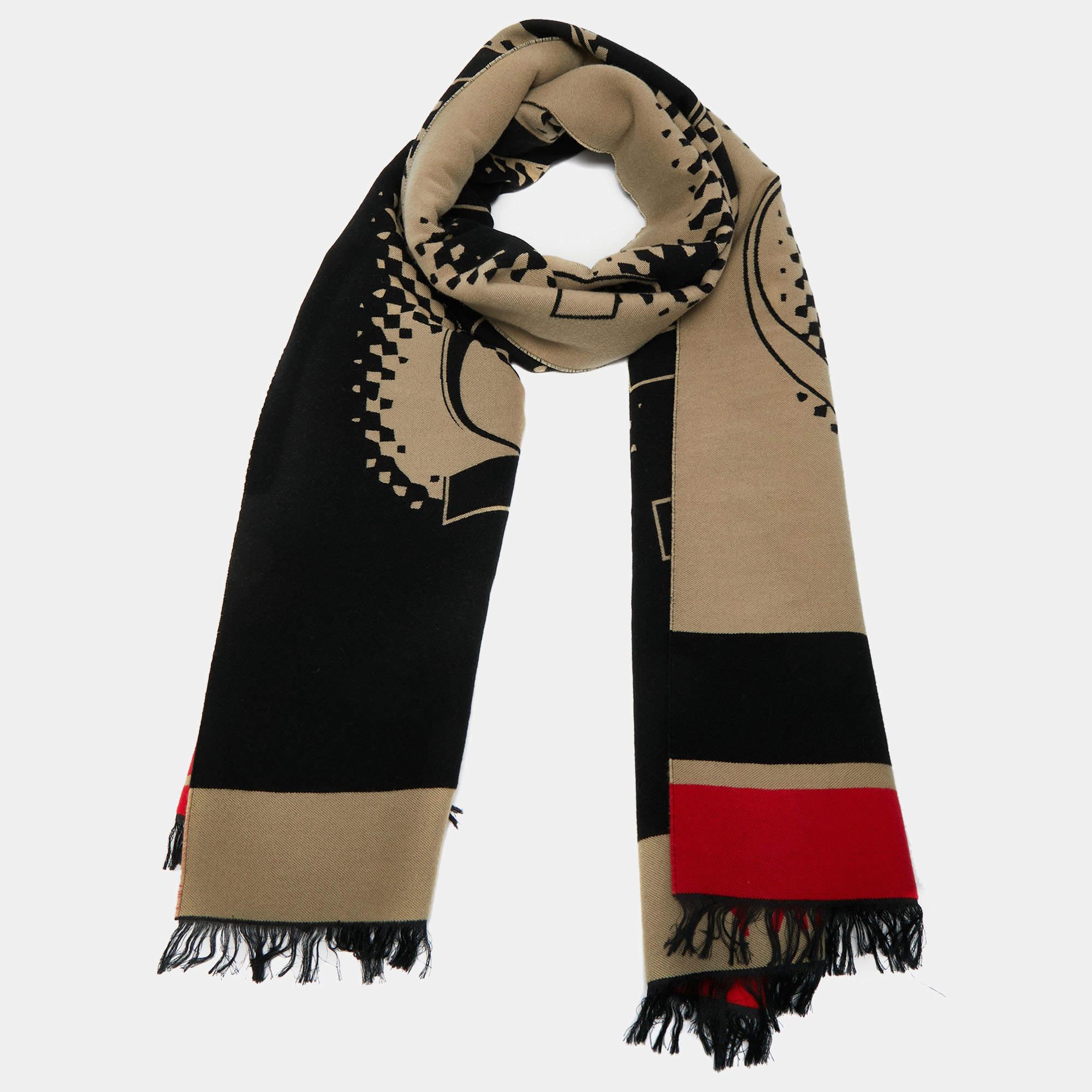 Classy and stylish are some words that come to our minds when we have a look at the scarf. The label brings you this versatile creation made from luxurious materials that you style with many outfits.

Includes: Price Tag