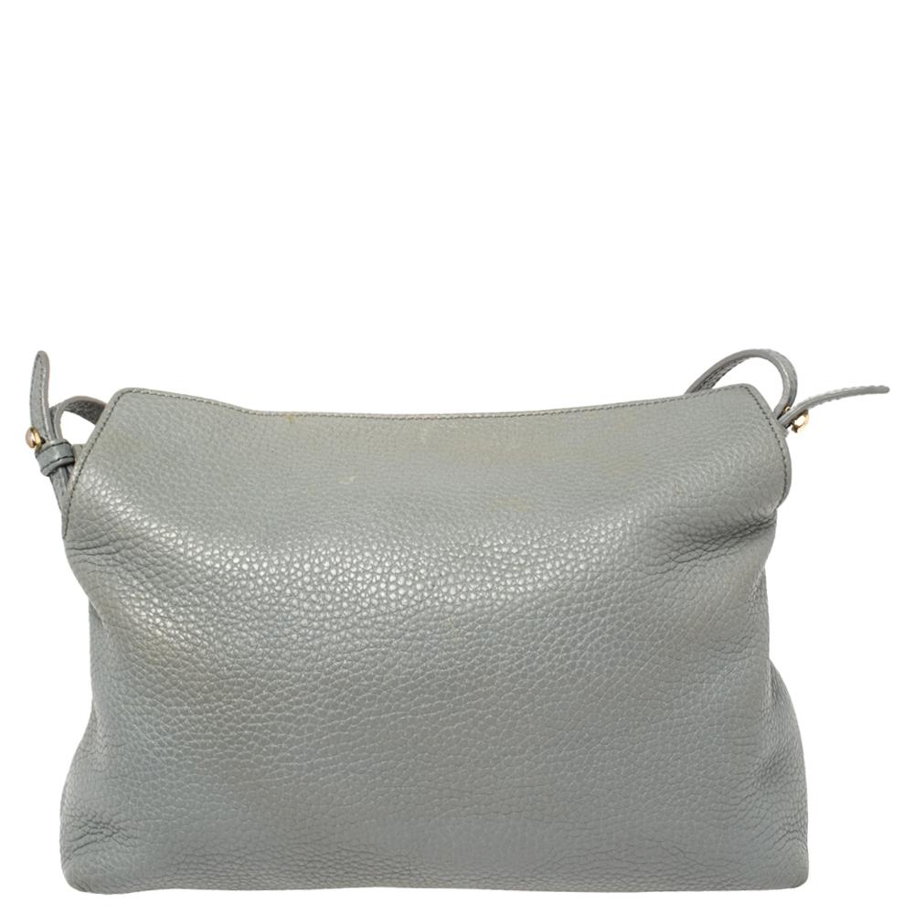 This crossbody bag from Burberry is crafted from ash grey-hued pebbled leather. The bag features a foldover silhouette, an adjustable shoulder strap, and a fabric-lined interior that houses a zip pocket. This creation is easy to carry on any day.

