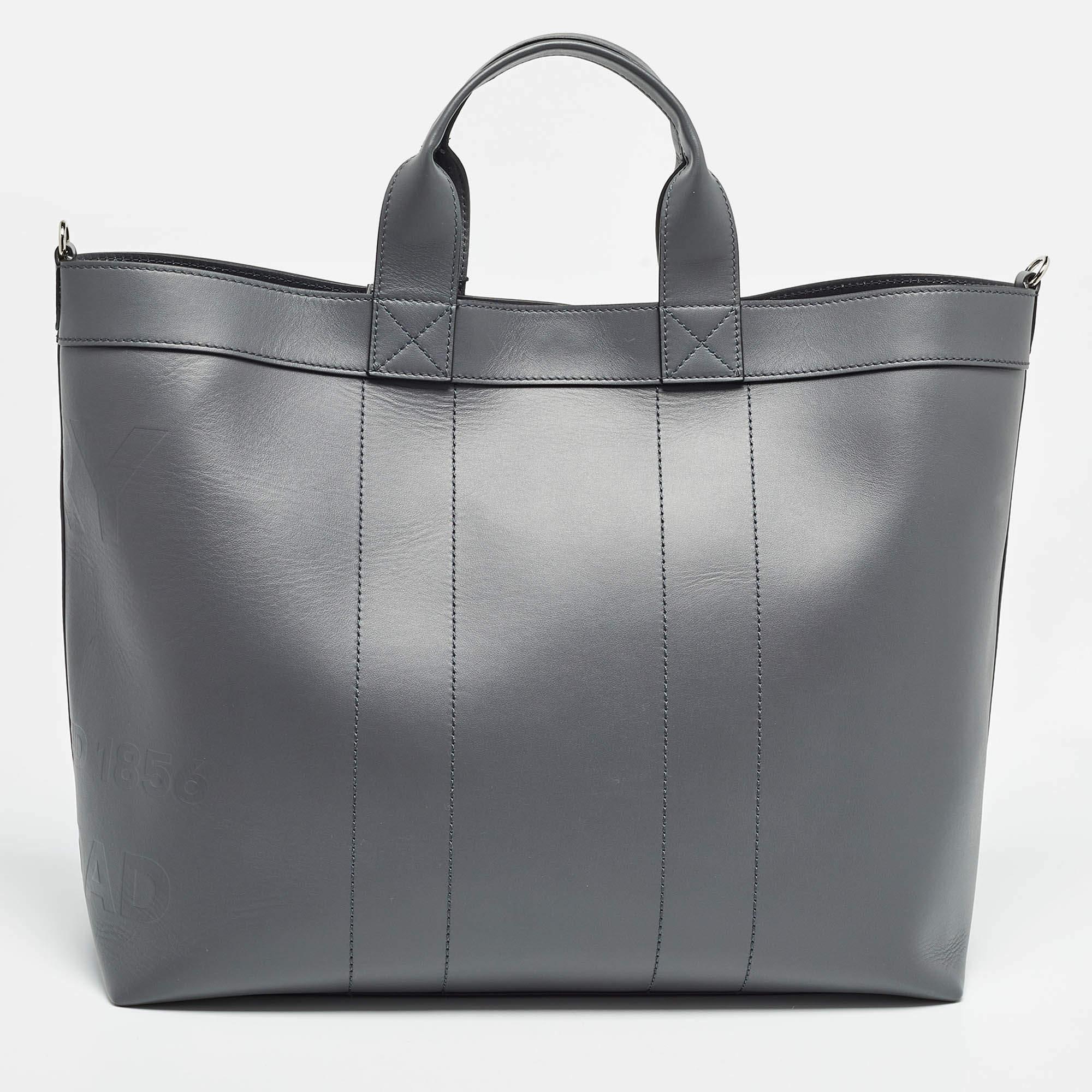 Burberry Ash Grey Leather Ormond Tote In New Condition For Sale In Dubai, Al Qouz 2