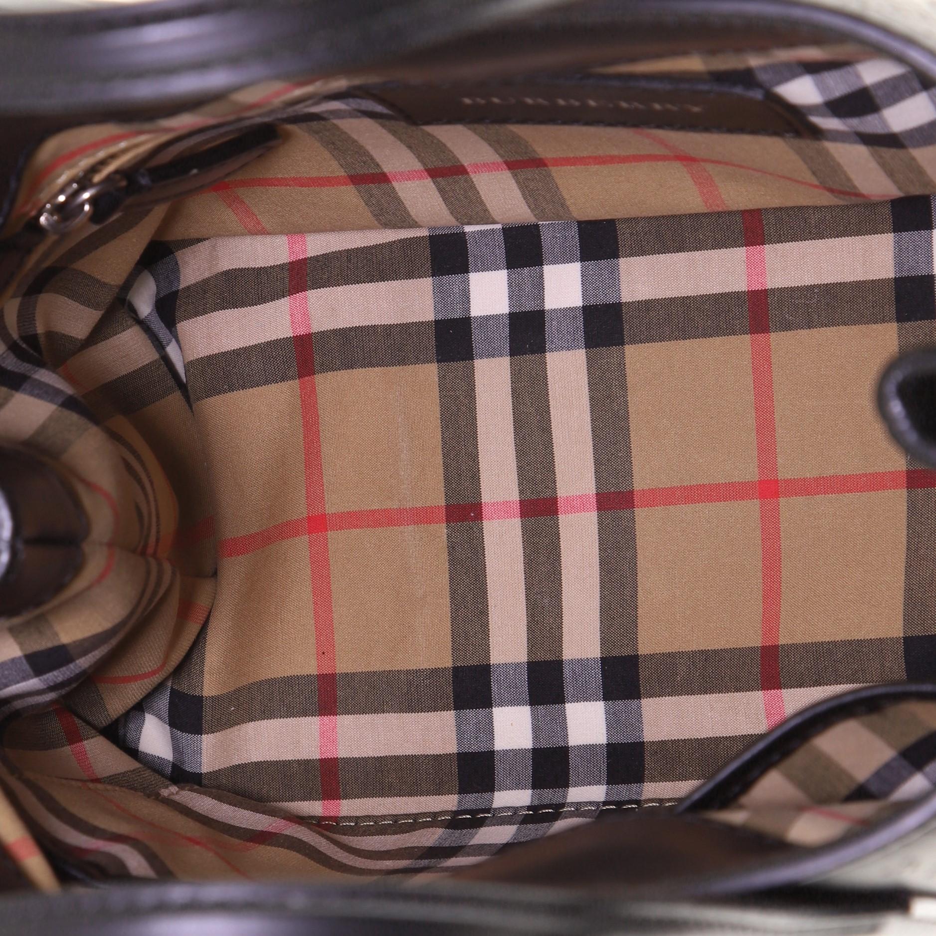 Burberry Banner NM Tragetasche aus perforiertem Leder, klein 1