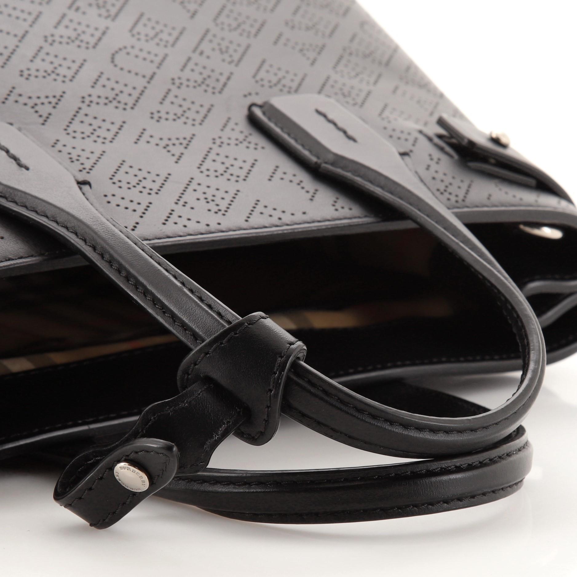Burberry Banner NM Tragetasche aus perforiertem Leder, klein 2