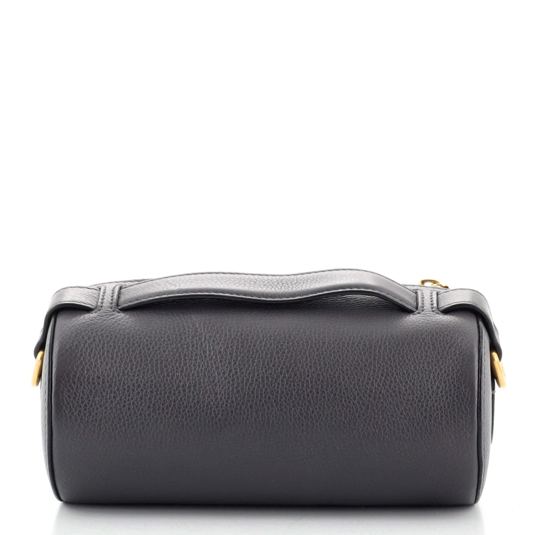 Burberry Barrel Umhängetasche aus Leder im Zustand „Gut“ in NY, NY