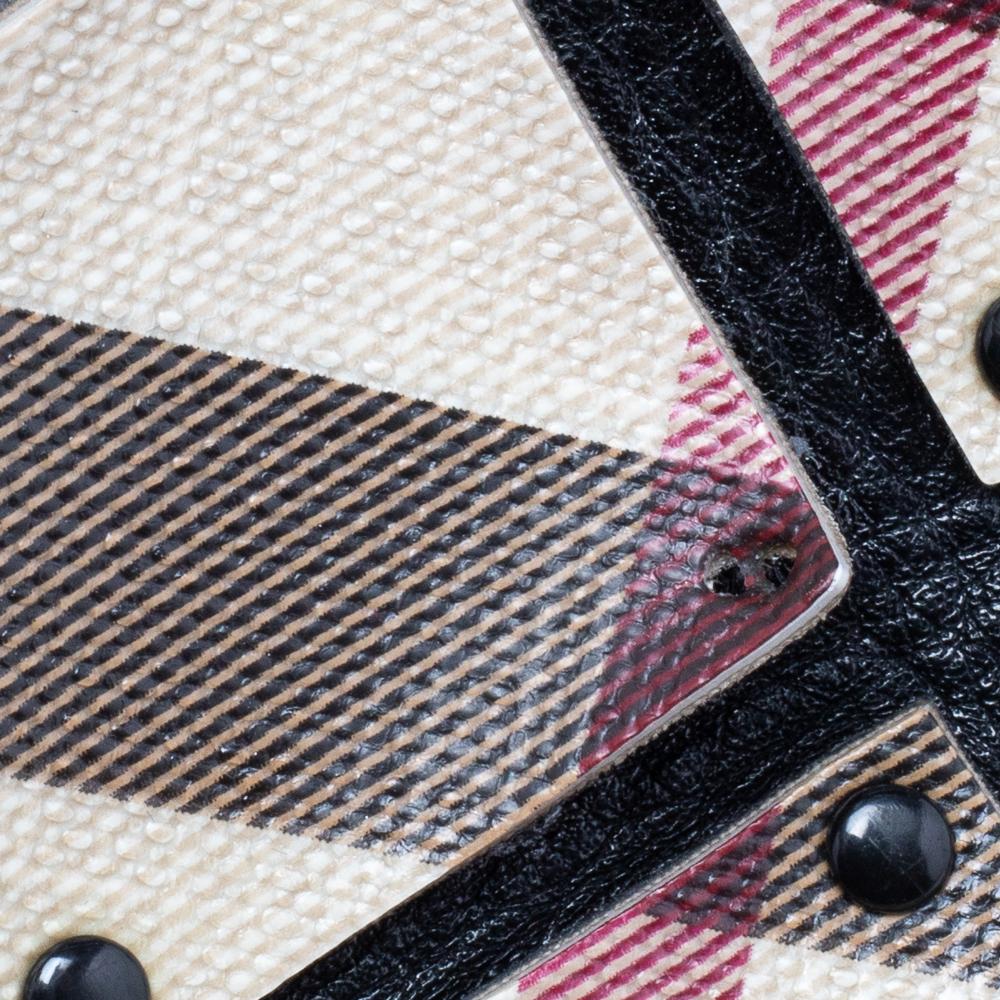 Burberry Beige/Negro Nova Check Lienzo y Piel Brooke Guerrero Hobo con Tachuelas 8