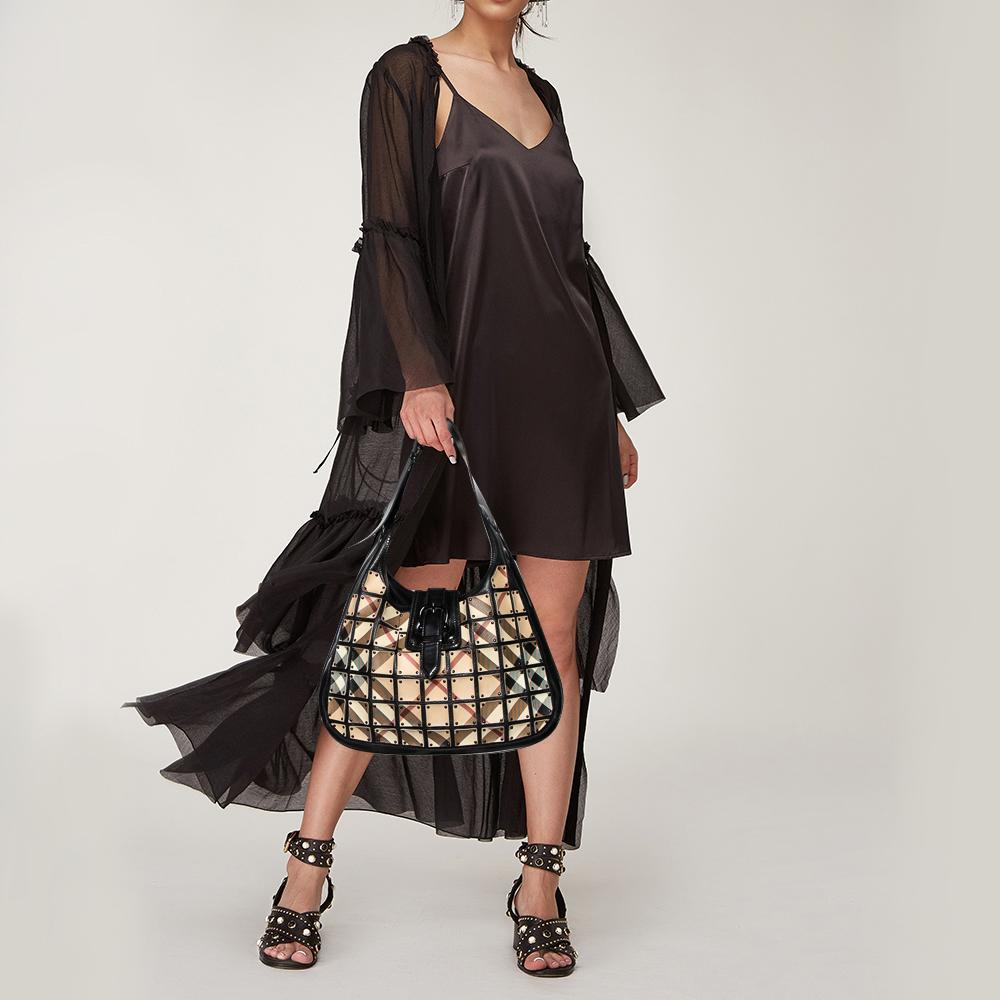 Burberry Beige/Negro Nova Check Lienzo y Piel Brooke Guerrero Hobo con Tachuelas en Bastante bueno Estado en Dubai, Al Qouz 2