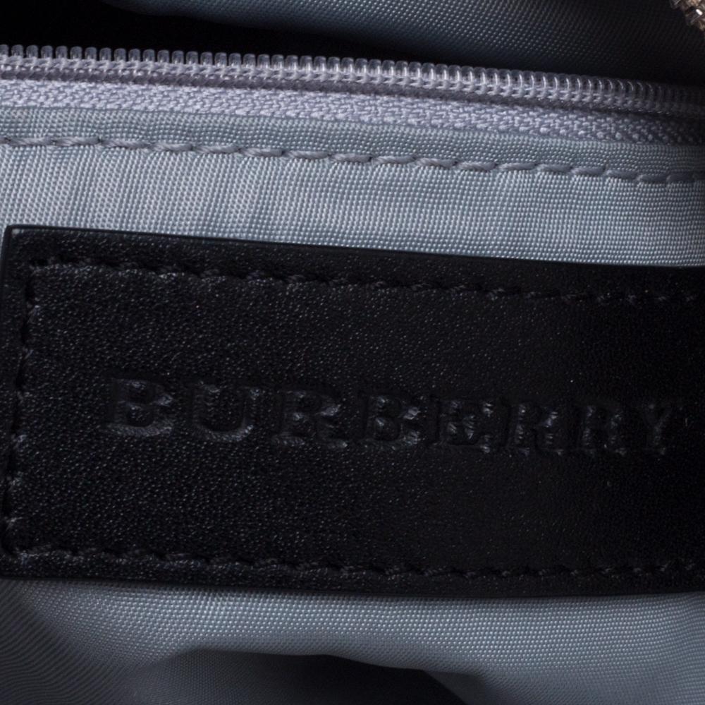 Burberry Beige/Black Nova Check Nylon and Leather Buckleigh ToteThis classy and In Good Condition In Dubai, Al Qouz 2