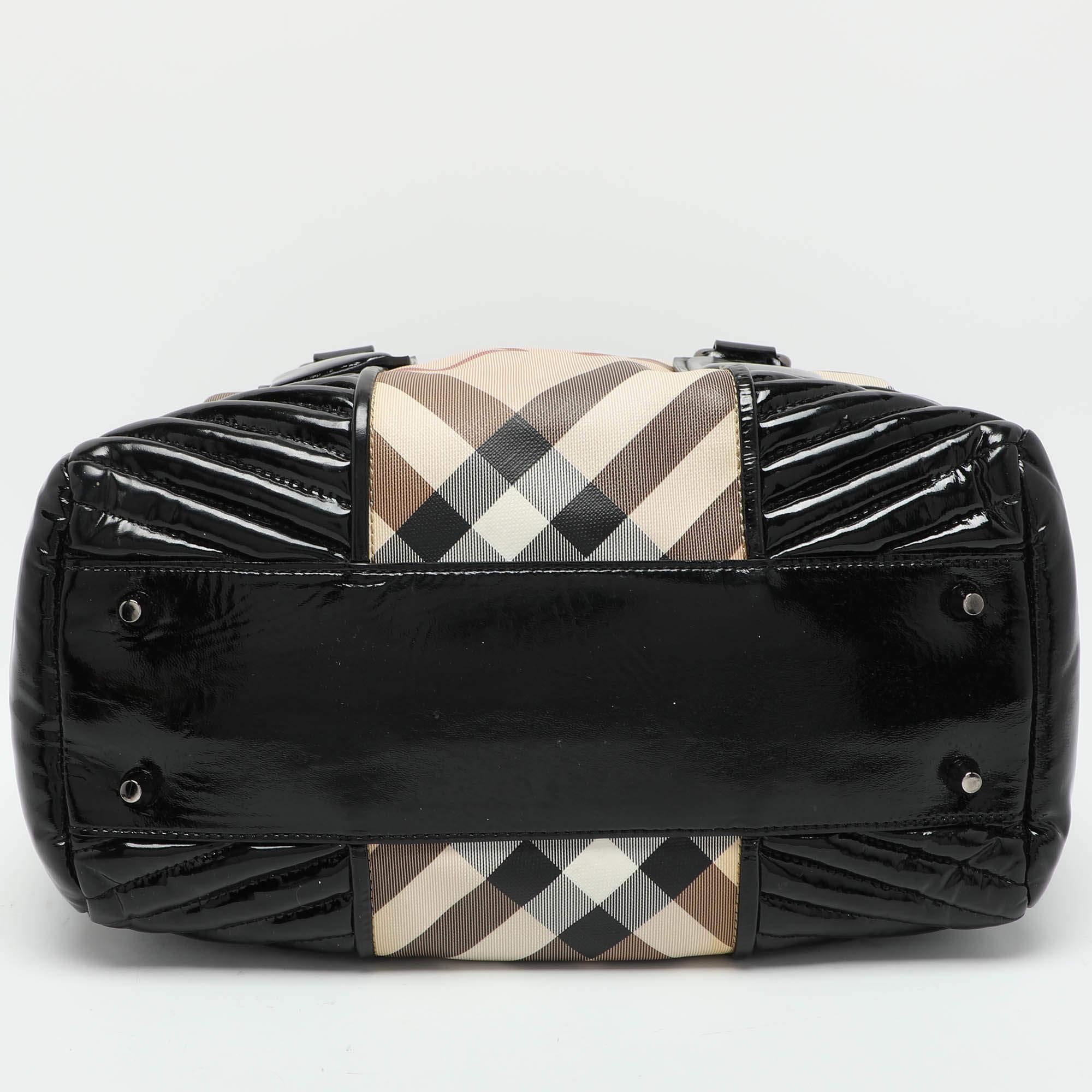 Burberry Umhängetasche aus PVC und Lackleder in Beige/Schwarz Nova Check im Angebot 3