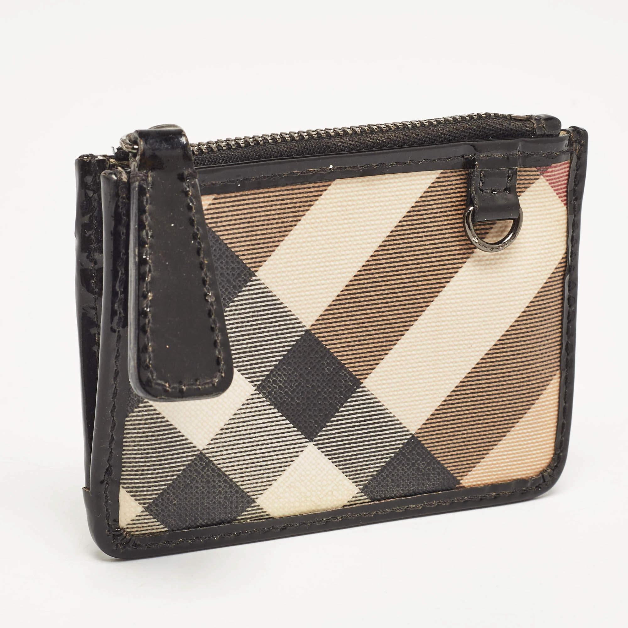 Burberry Beige/Black Nova Check PVC and Patent Leather Zip Coin Purse In Excellent Condition For Sale In Dubai, Al Qouz 2