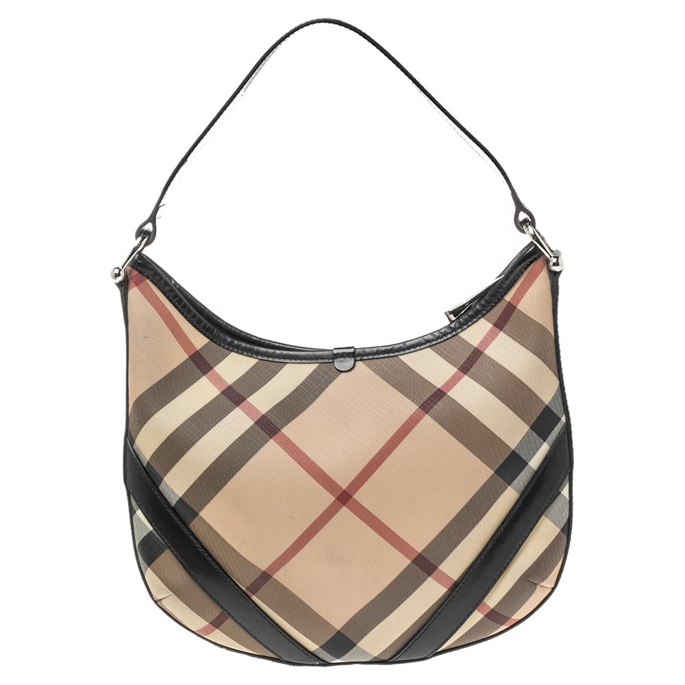 A fine blend of style and elegance, this Burberry hobo will instantly elevate any simple look. It is crafted from the signature Super Nova Check PVS and is styled with patent leather trims. The Barton hobo comes with a single handle and a spacious