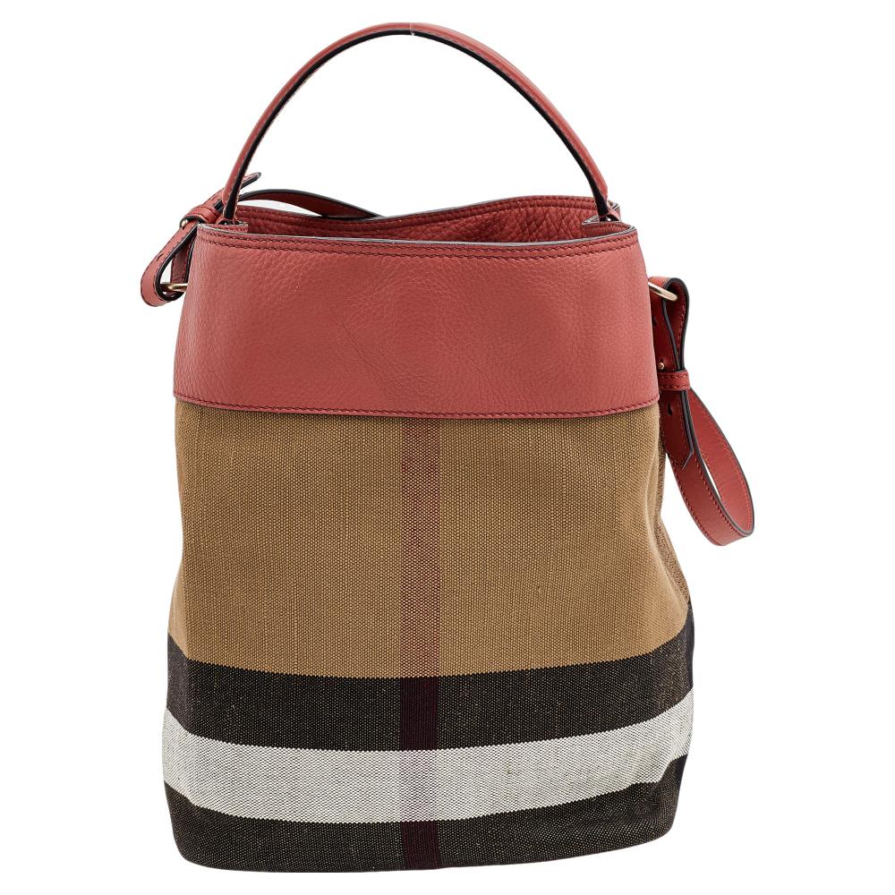 This House Check canvas & leather bag has been created to take you through your day with ease. It is all you need to go about your day in style and luxury. It is shaped in a bucket design and added with a top handle and a spacious canvas