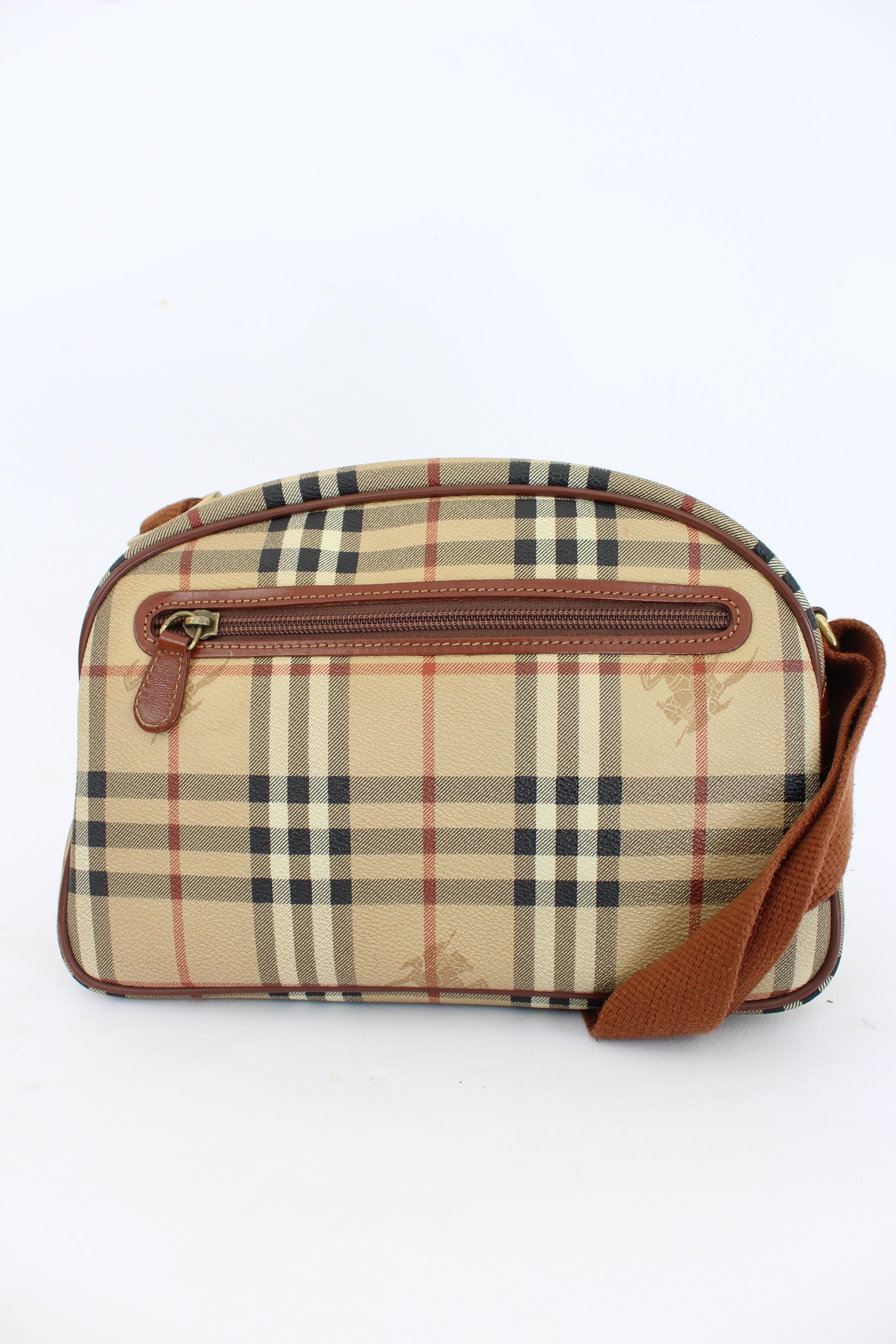 Burberry vintage 80s bag. Satchel model shoulder bag, beige and brown with typical Burberry check pattern. Two rectangular pockets on the front with clip closure and one on the back with zip. Adjustable shoulder strap, canvas fabric and leather.