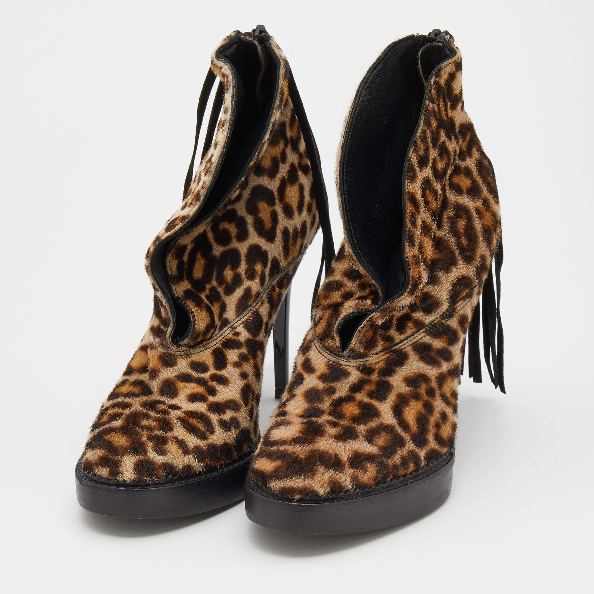Give your outfit a chic update with this pair of Burberry ankle boots. The creation is sewn perfectly using leopard-print calf hair and added with fringes, back zippers, platforms, and 12 cm heels. Make a statement in these!