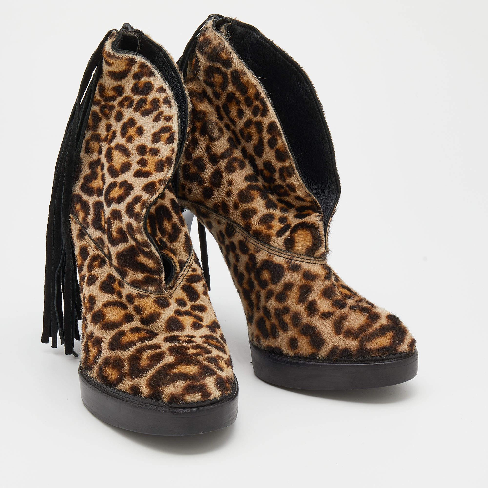 Burberry Beige/Brown Leopard Print Calf Hair Fringe Ankle Boots Size 37 In Good Condition In Dubai, Al Qouz 2