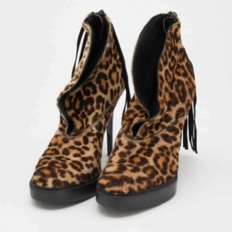 Burberry Beige/Brown Leopard Print Calf Hair Fringe Ankle Boots Size 37 In Good Condition For Sale In Dubai, Al Qouz 2