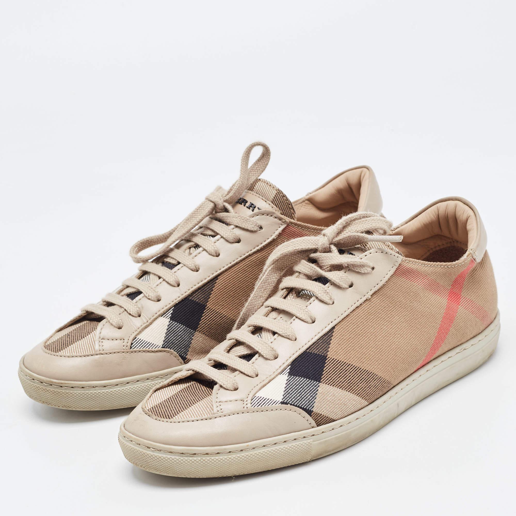 Step into fashion-forward luxury with these Burberry sneakers. These premium kicks offer a harmonious blend of style and comfort, perfect for those who demand sophistication in every step.

