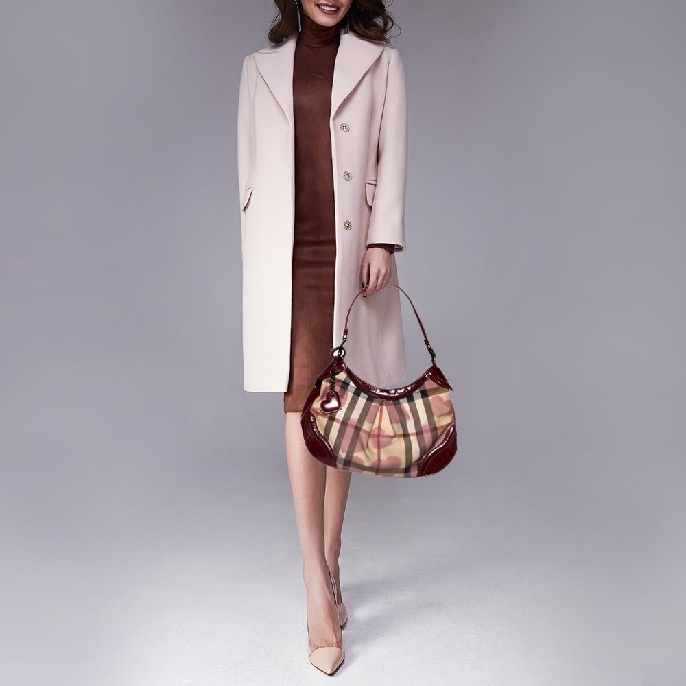Burberry Beige/Burgundy Nova Check PVC und Lackleder Limited Edition Hobo (Braun)