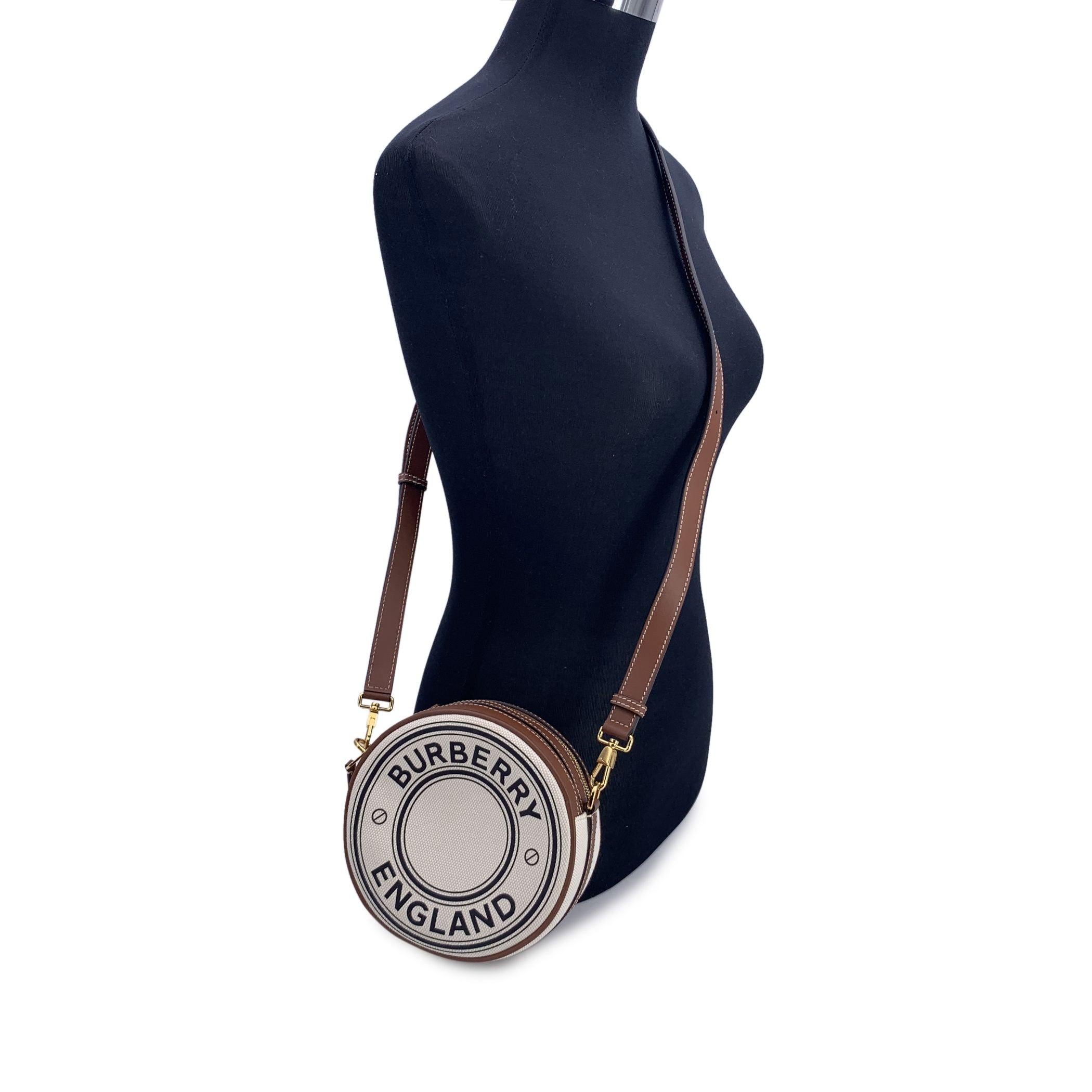 Esta hermosa Bolsa vendrá con un Certificado de Autenticidad proporcionado por Entrupy. El certificado se entregará sin coste adicional Eleva tu estilo con este precioso bolso Burberry 
