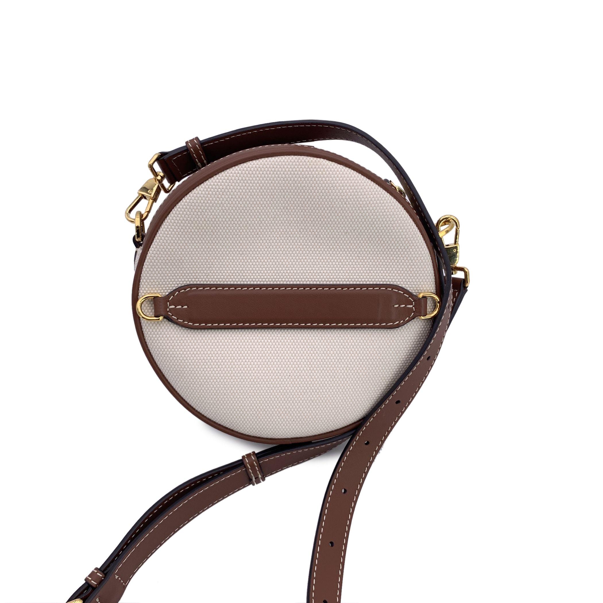 Bolso Crossbody Redondo Louise de Lona Beige con Logotipo de Burberry en Excelente estado para la venta en Rome, Rome