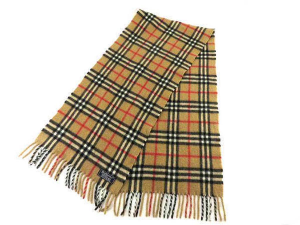 Burberry Beige Cashmere Classic Nova Check 231395 Scarf/Wrap In Good Condition For Sale In Forest Hills, NY