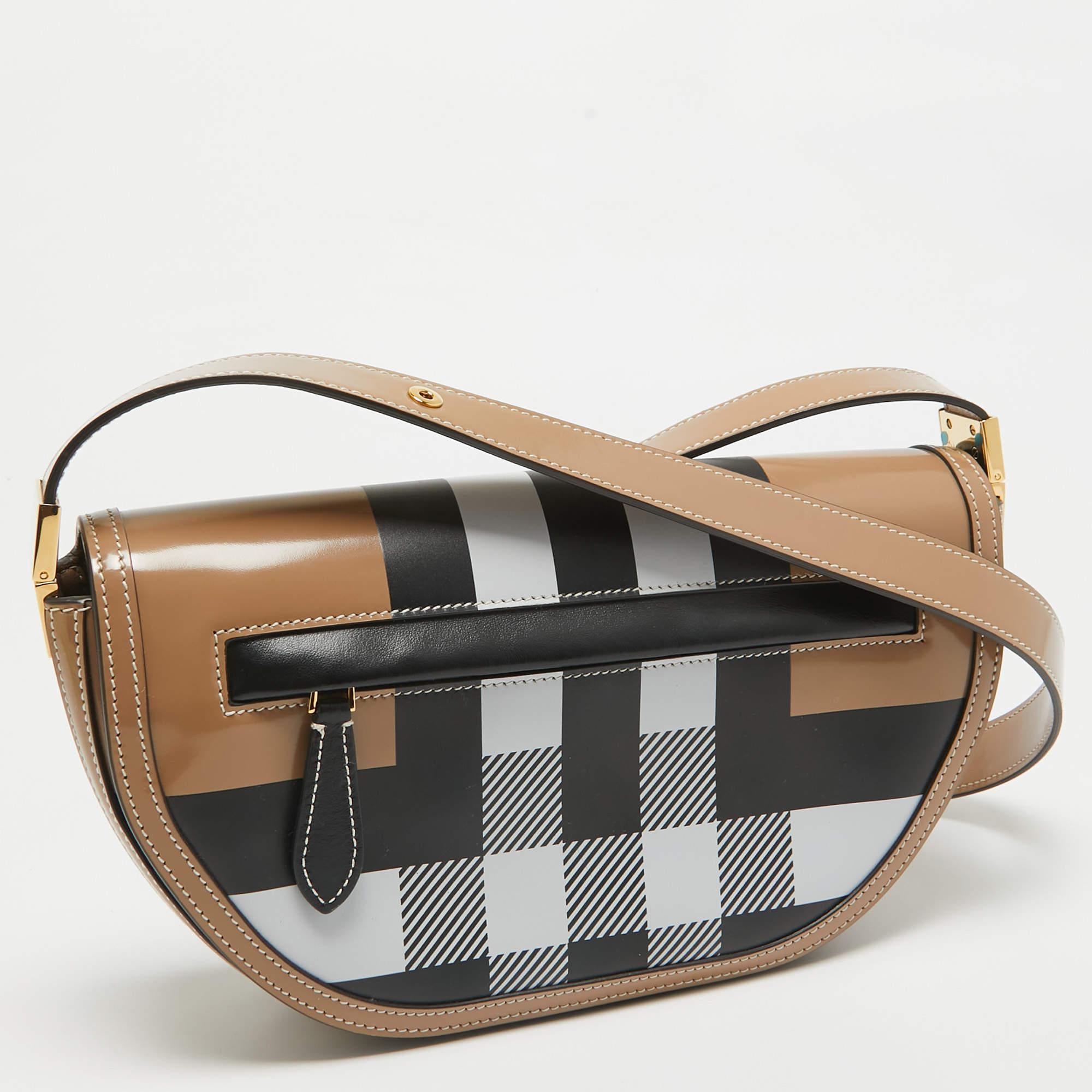 Burberry Beige Check Patent and Leather Small Olympia Shoulder Bag In New Condition For Sale In Dubai, Al Qouz 2