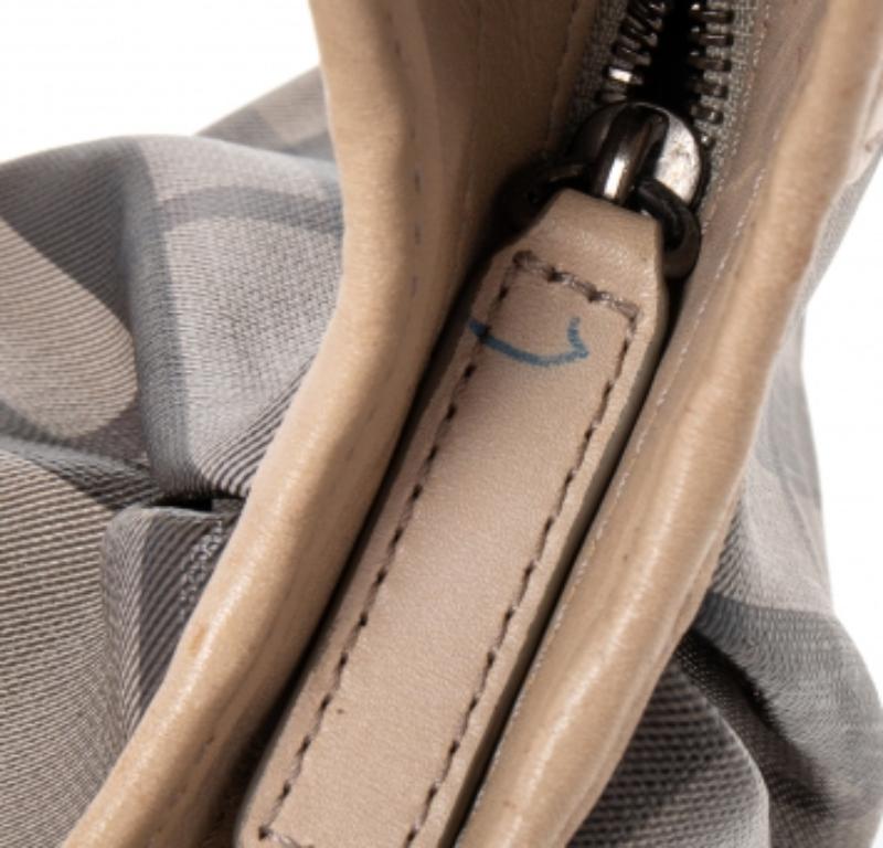 Petit hobo Brooklyn en toile et cuir beige Burberry État moyen à Dubai, Al Qouz 2
