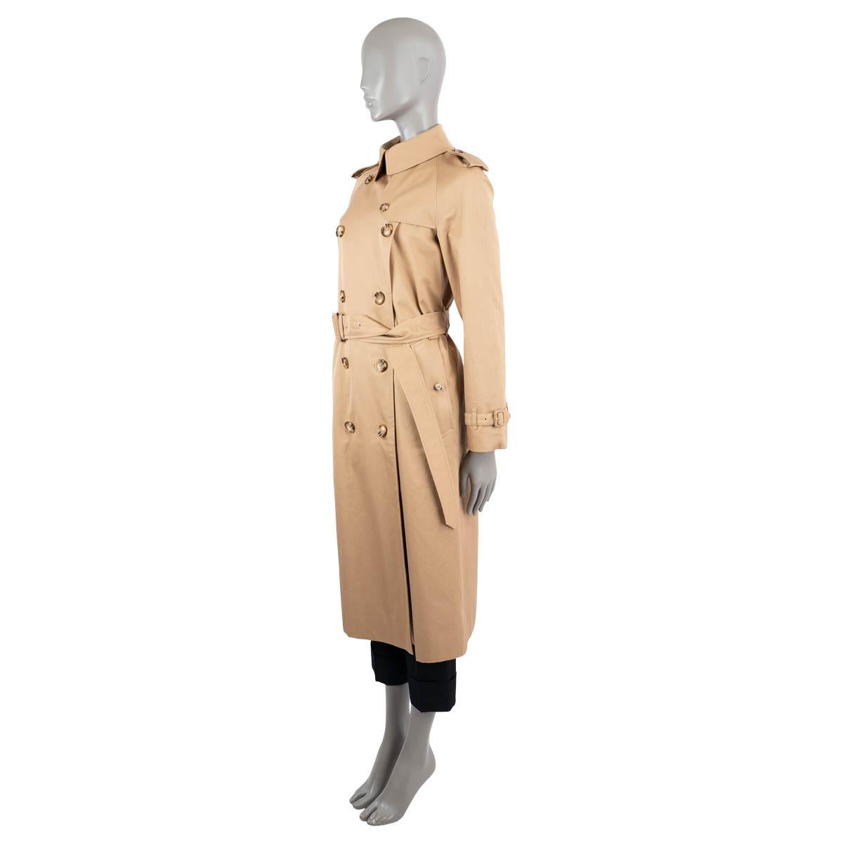 100% authentic Burberry the long waterloo heritage trench coat in camel cotton (100%) with shoulders and cuffs epaulettes and detachable belt. Closes with one hook and one button at the neck and buttons on the front, with two buttoned flap pockets