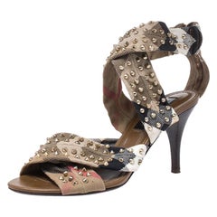 Burberry Beige  Sandalias de punta abierta con clavos de lona entrecruzada talla 37