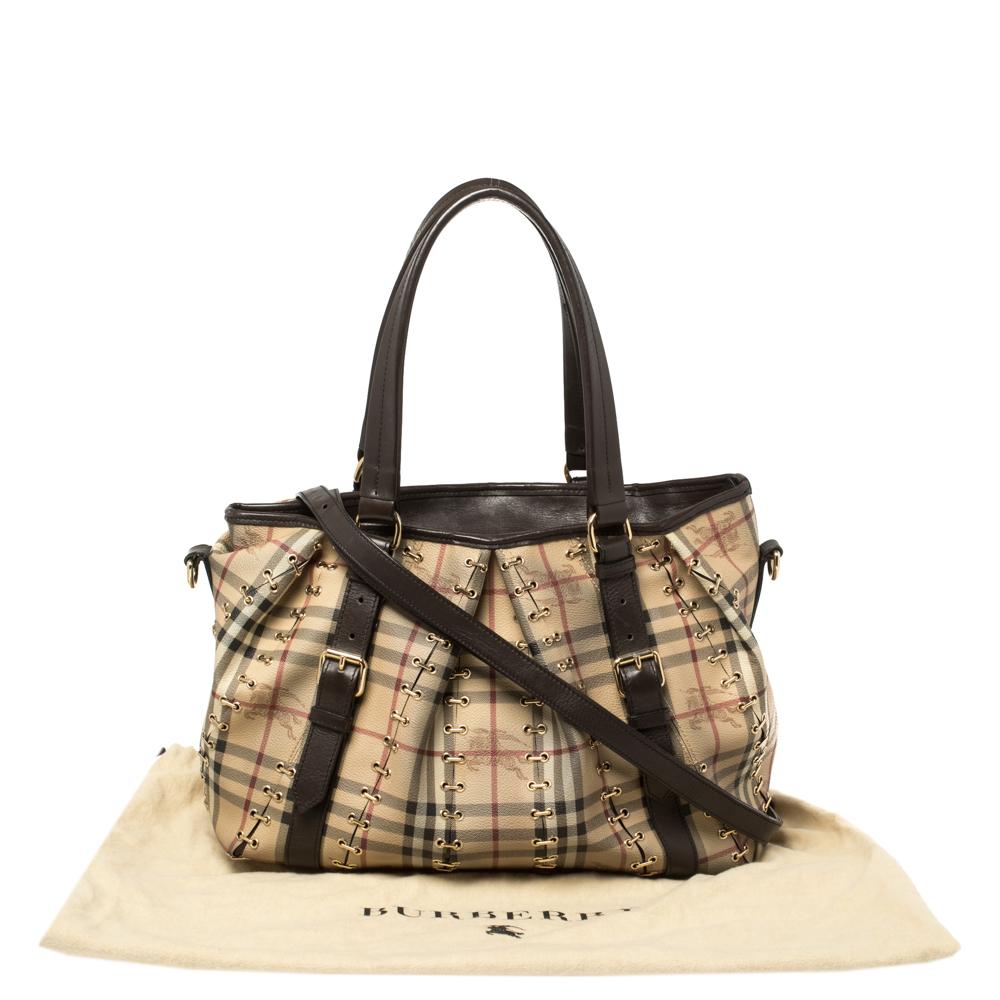 Burberry Lowry Tote aus beige/dunkelbraunem Haymarket-Leinen und Leder mit Metallnähten 7