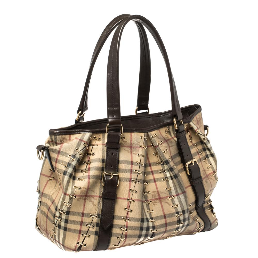 Burberry Lowry Tote aus beige/dunkelbraunem Haymarket-Leinen und Leder mit Metallnähten (Braun)